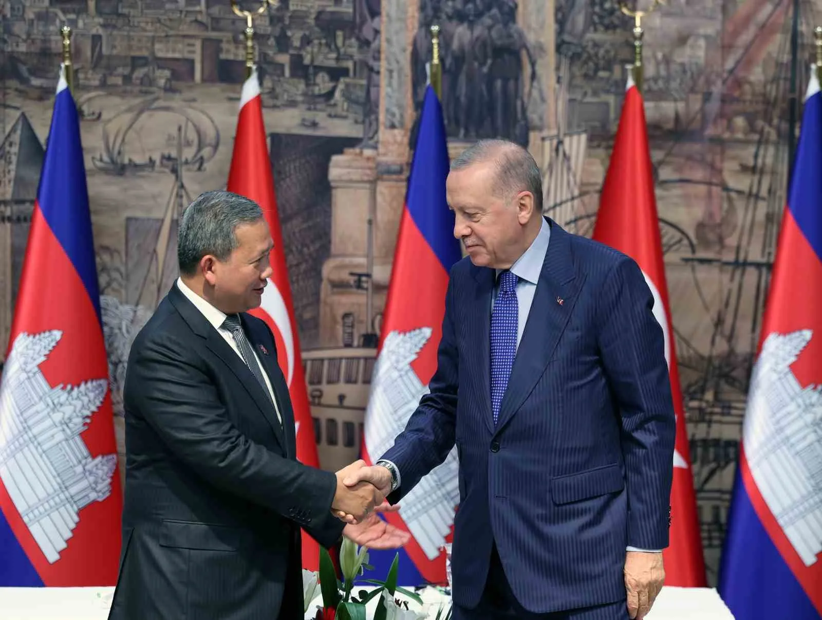 CUMHURBAŞKANI RECEP TAYYİP ERDOĞAN, KAMBOÇYA BAŞBAKANI HUN MANET İLE BİR ARAYA GELDİ