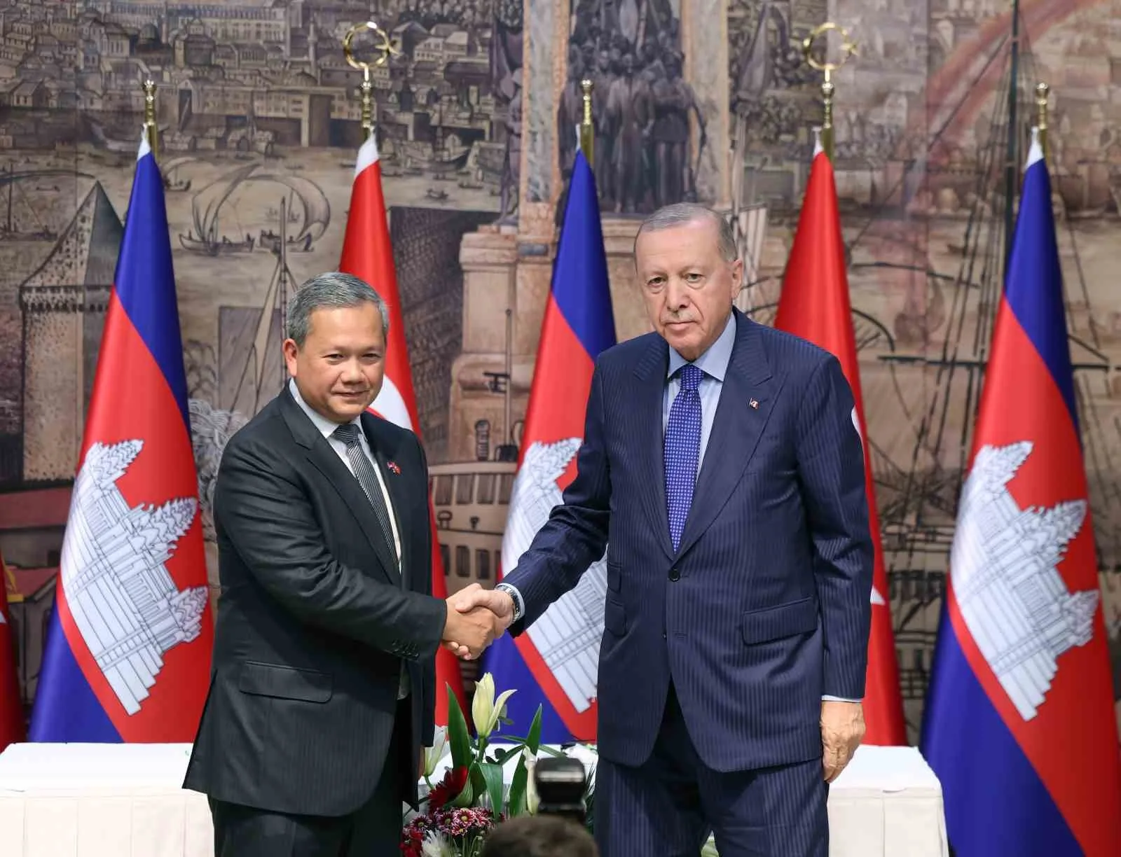 CUMHURBAŞKANI RECEP TAYYİP ERDOĞAN, KAMBOÇYA BAŞBAKANI HUN MANET İLE BİR ARAYA GELDİ