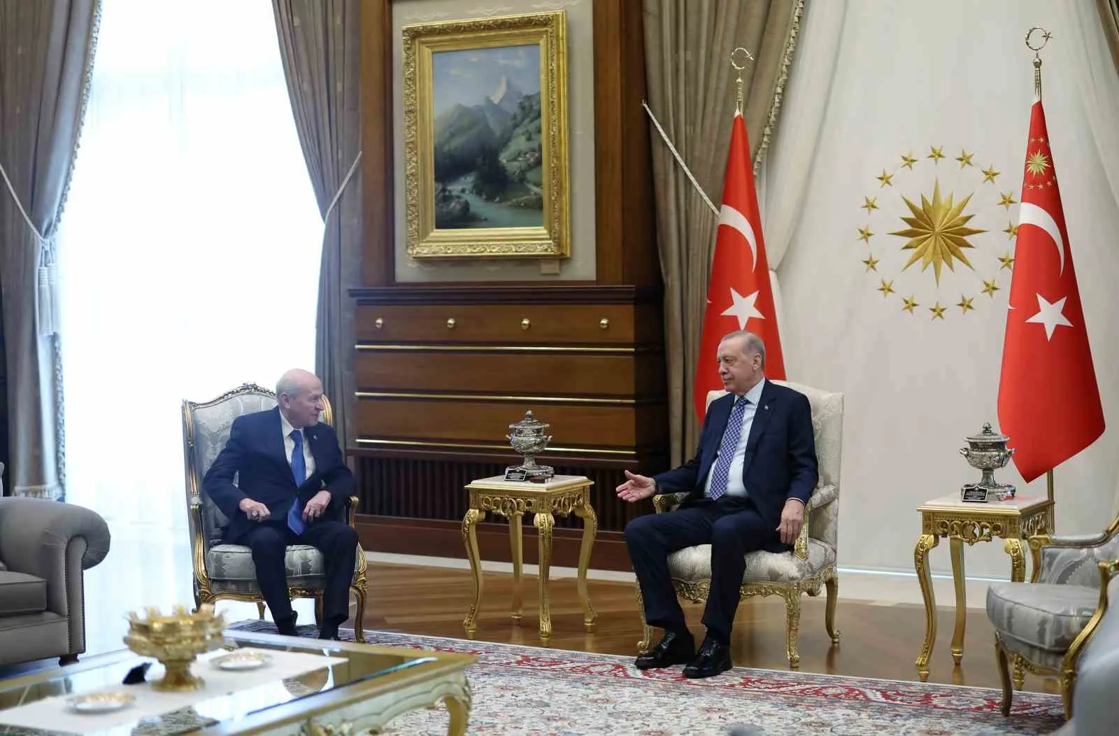 CUMHURBAŞKANI ERDOĞAN, MHP GENEL BAŞKANI BAHÇELİ'Yİ CUMHURBAŞKANLIĞI KÜLLİYESİ'NDE KABUL ETTİ.