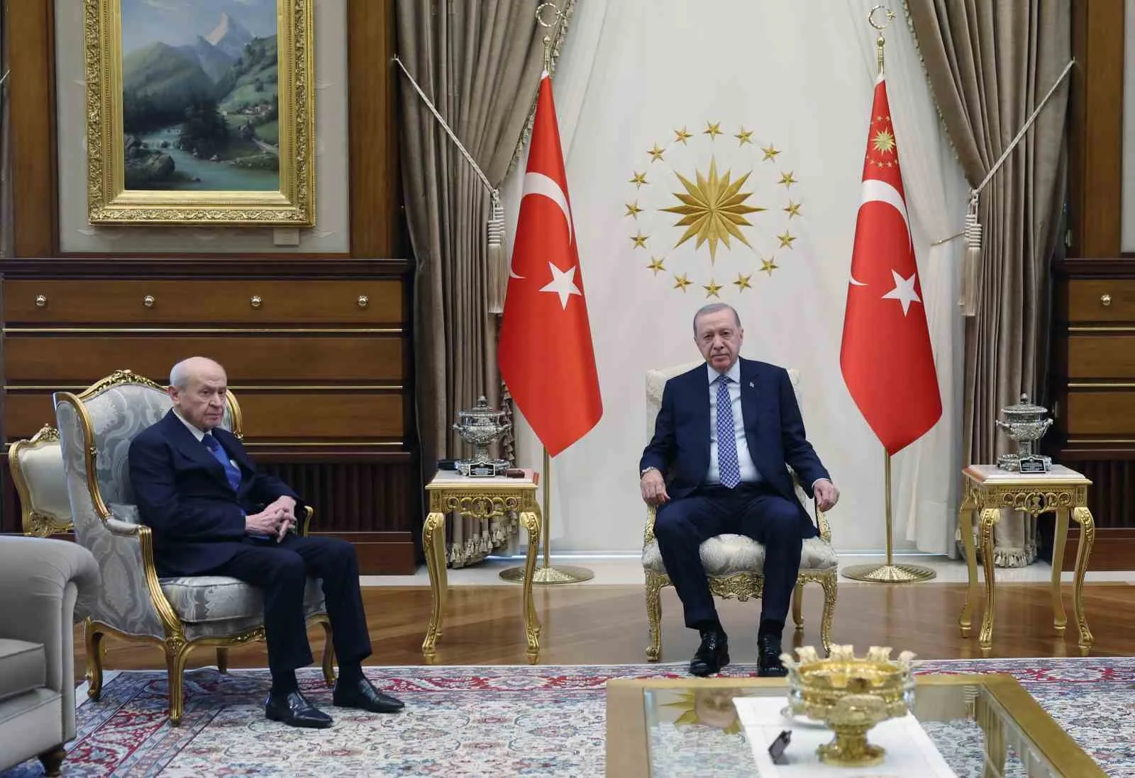 CUMHURBAŞKANI ERDOĞAN, MHP GENEL BAŞKANI BAHÇELİ'Yİ CUMHURBAŞKANLIĞI KÜLLİYESİ'NDE KABUL ETTİ.