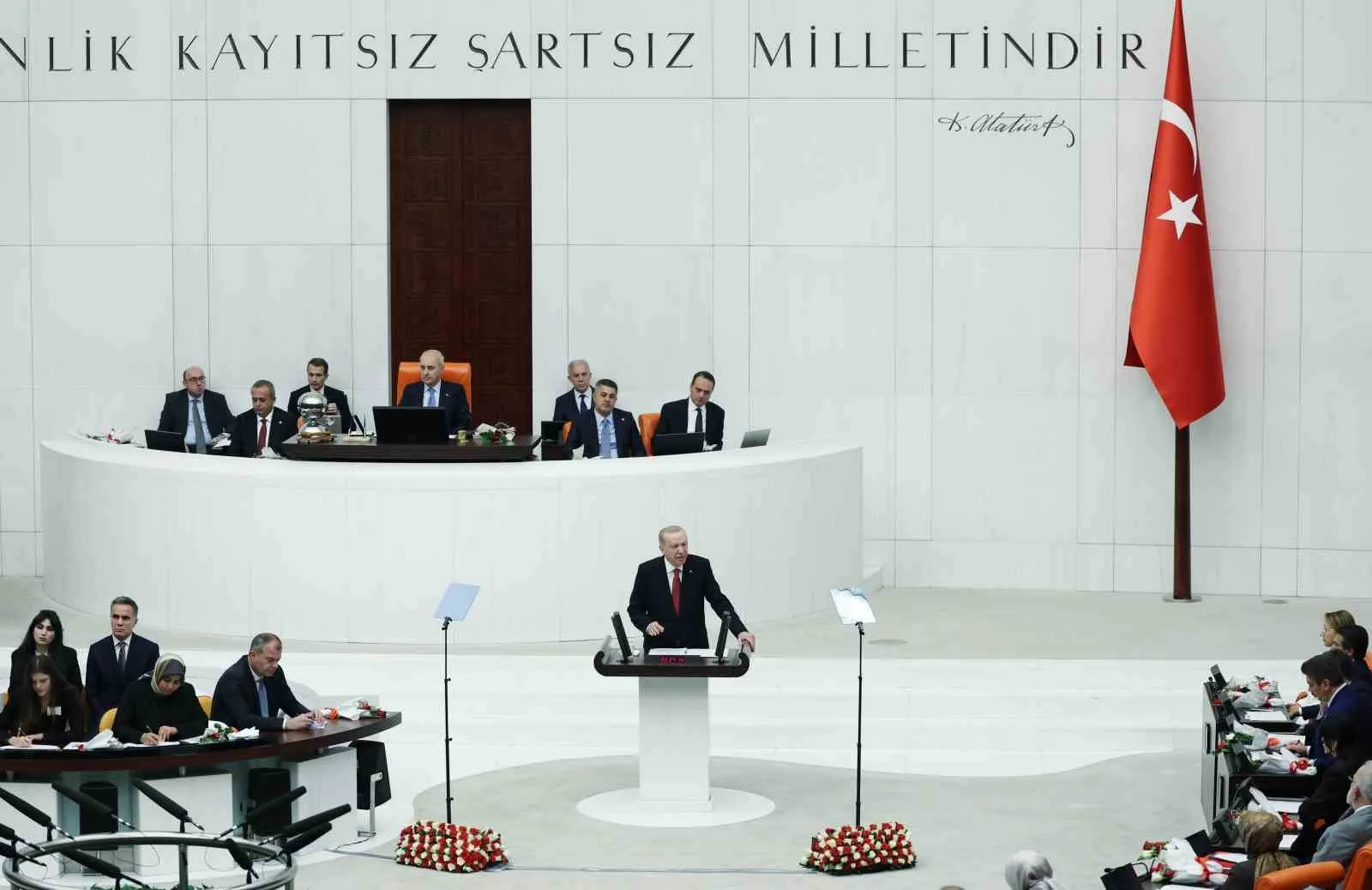 CUMHURBAŞKANI VE AK PARTİ GENEL BAŞKANI RECEP TAYYİP ERDOĞAN, AK PARTİ KONGRE MERKEZİ'NDE AK PARTİ MİLLETVEKİLLERİ İLE YASAMA YILI AÇILIŞ TOPLANTISI'NA KATILDI.