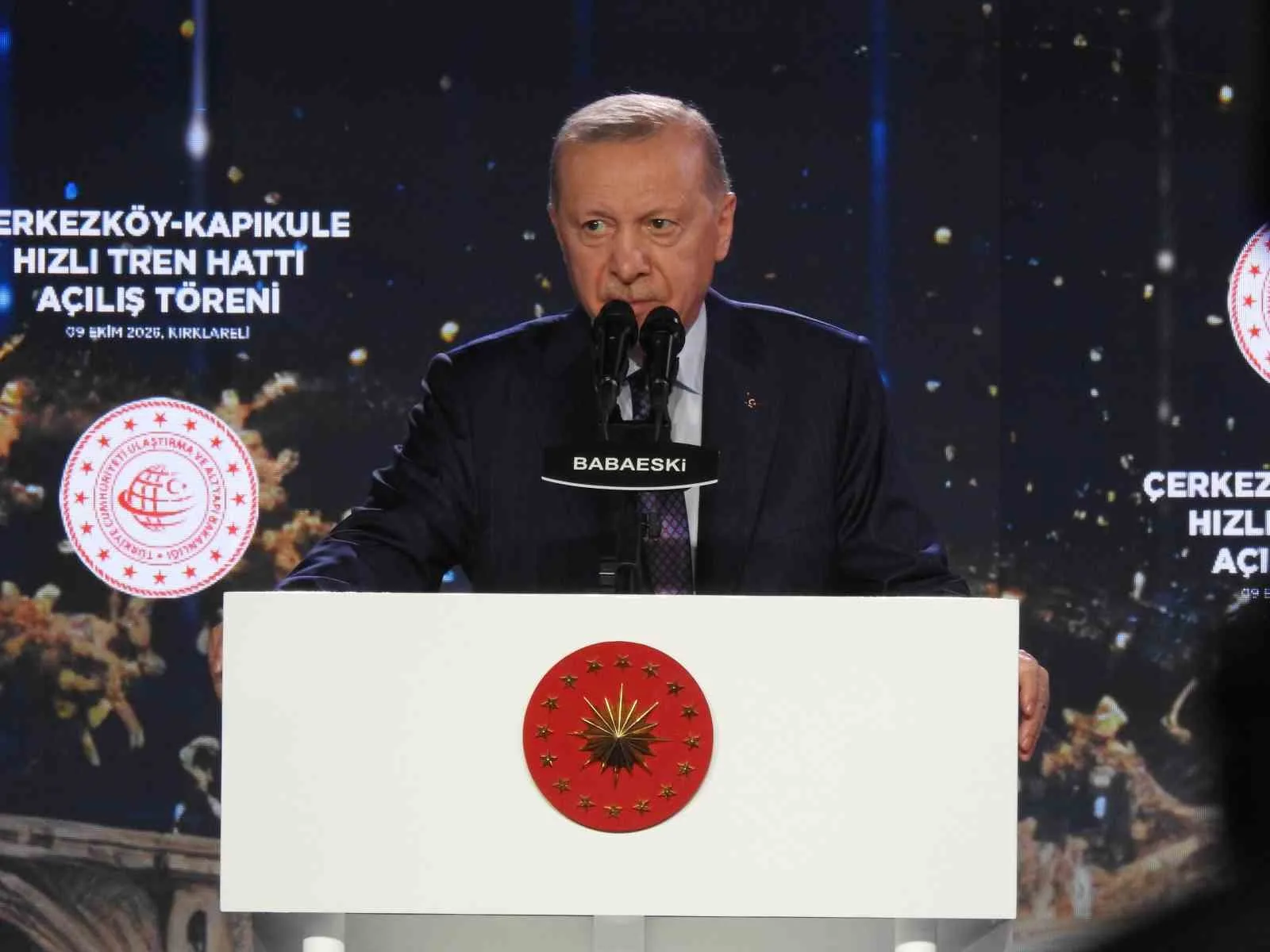 CUMHURBAŞKANIN RECEP TAYYİP ERDOĞAN, "MUHALEFET PARA KULELERİNİN HESABINI VERSİN, MİLLETİN PARASINA EL UZATAN KARŞISINDA BİZİ BULUR" DEDİ.