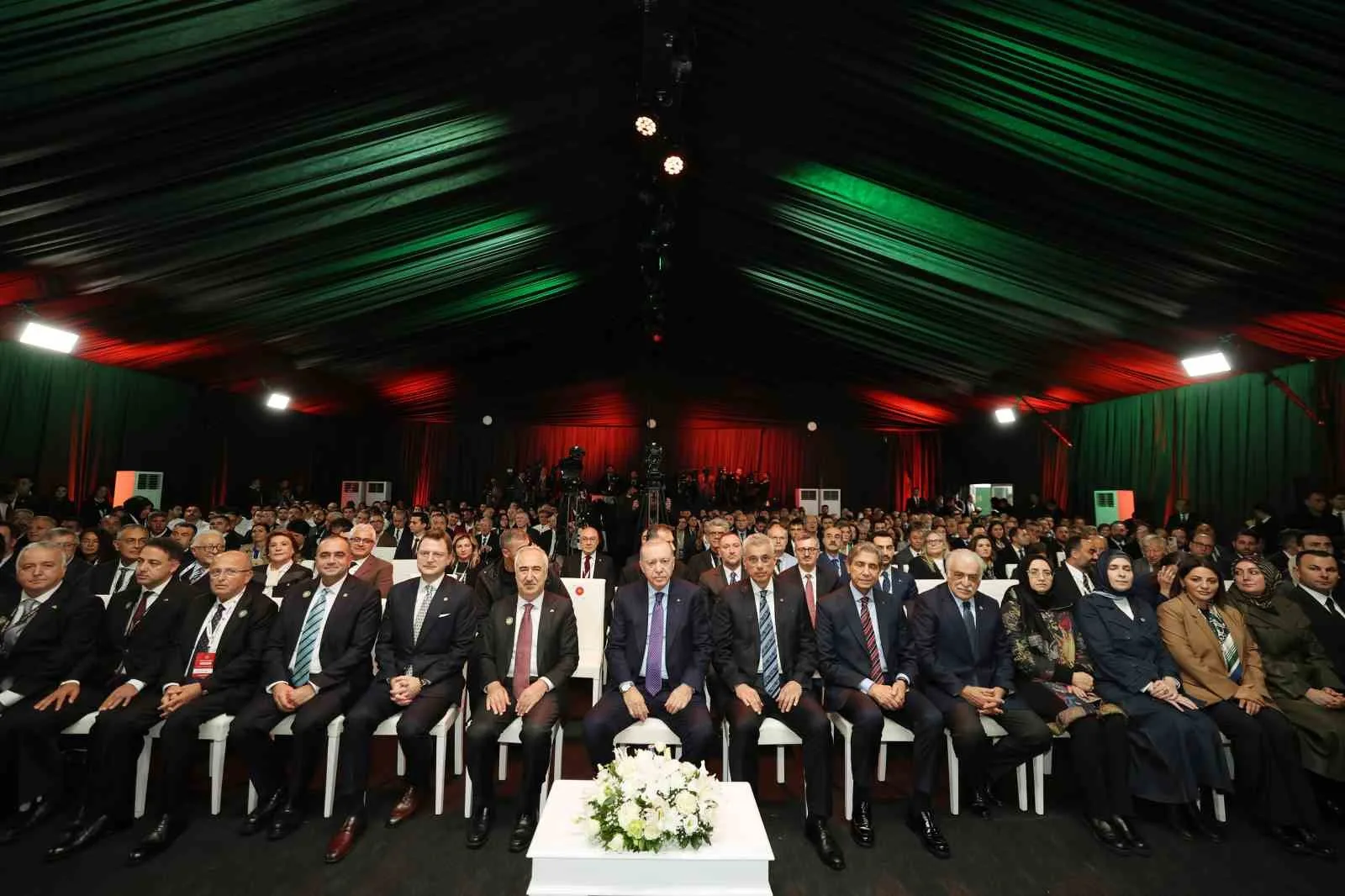 CUMHURBAŞKANI RECEP TAYYİP ERDOĞAN, İSTANBUL ÜNİVERSİTESİ HASTANESİ ÇAPA YERLEŞKESİ TOPLU TEMEL ATMA VE TOPLU AÇILIŞ TÖRENİ'NE KATILDI.
