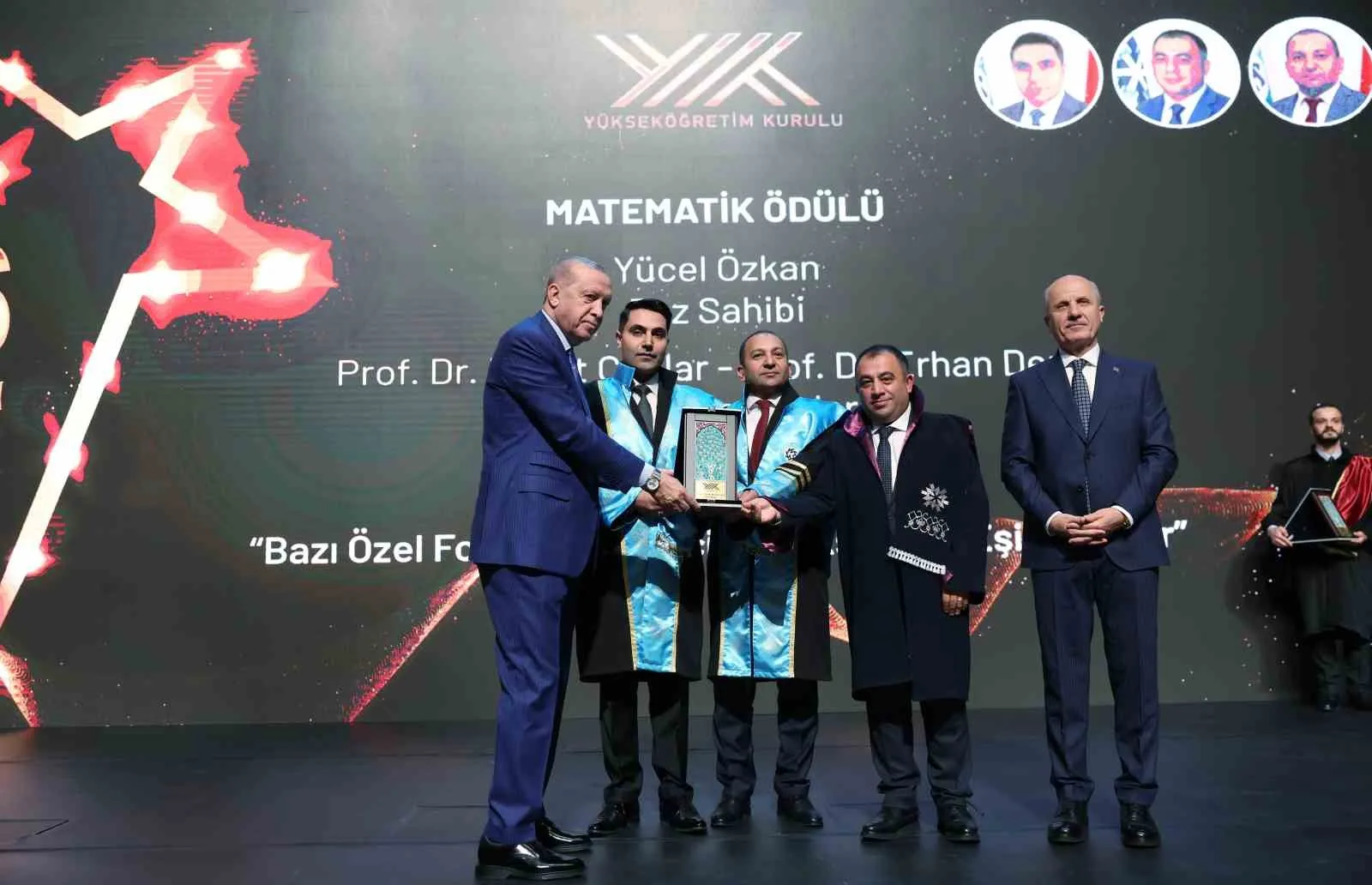 CUMHURBAŞKANI ERDOĞAN, KONUŞMASININ ARDINDAN 2026 YILI YÜKSEKÖĞRETİM KURULU ÜSTÜN BAŞARI ÖDÜLLERİNİ TAKDİM ETTİ.