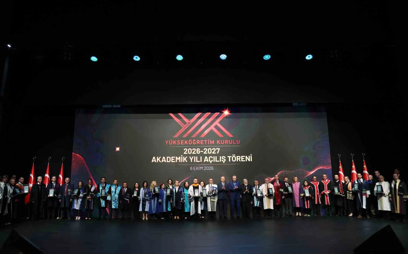 CUMHURBAŞKANI RECEP TAYYİP ERDOĞAN, "BİZ SON DERECE NİTELİKLİ BİR YÜKSEKÖĞRETİM SÜRECİNİ ANADOLU'NUN DÖRT BİR YANINA ULAŞTIRDIK. HANGİ GELİR GRUBUNDAN OLURSA OLSUN BU ÜLKENİN EVLATLARI BULUNDUKLARI ŞEHİRLERDE EĞİTİM ALABİLSİN DİYE DEVLETİMİZİN İMKANLARINI SEFERBER ETTİK" DEDİ.