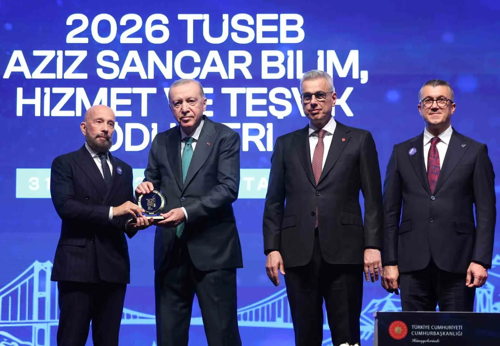 12. TÜRK TIP DÜNYASI KURULTAYI İLE TÜRKİYE SAĞLIK ENSTİTÜLERİ BAŞKANLIĞI (TÜSEB) AZİZ SANCAR BİLİM, HİZMET VE TEŞVİK ÖDÜLLERİ TÖRENİ, CUMHURBAŞKANI RECEP TAYYİP ERDOĞAN’IN KATILIMIYLA İSTANBUL’DA GERÇEKLEŞTİRİLDİ.