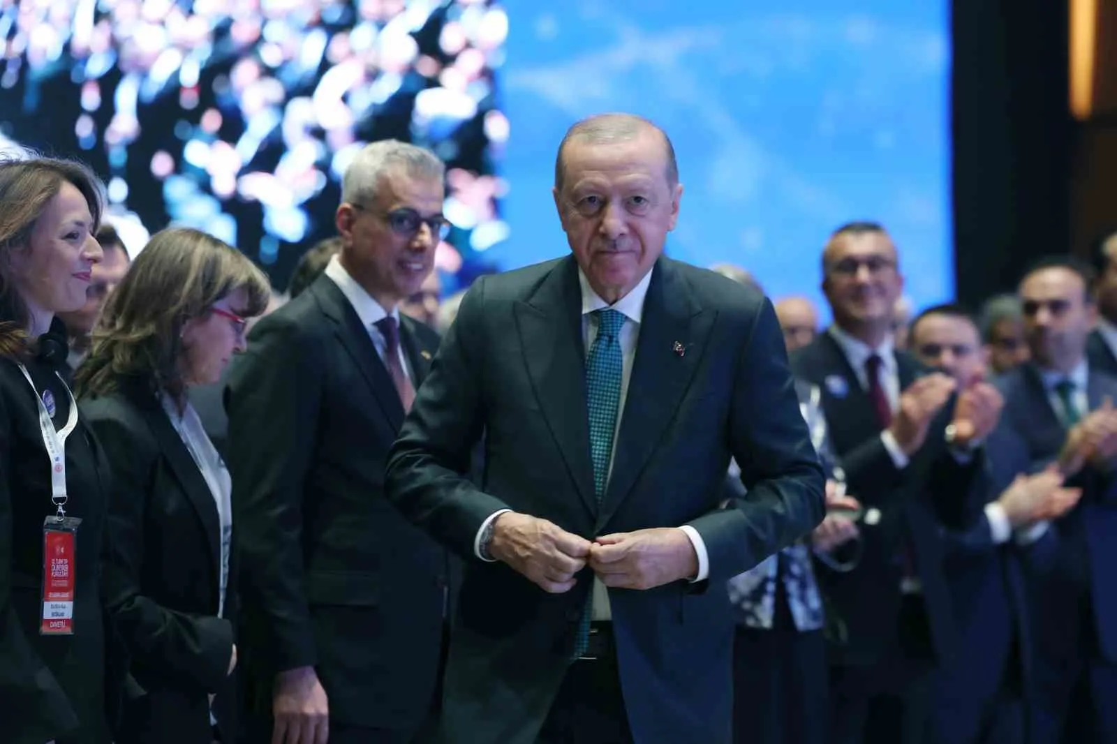 CUMHURBAŞKANI RECEP TAYYİP ERDOĞAN, İSTANBUL’DA DÜZENLENEN 12. TÜRK TIP DÜNYASI KURULTAYI VE TÜSEB AZİZ SANCAR BİLİM, HİZMET VE TEŞVİK ÖDÜLLERİ TÖRENİ’NDE, SAĞLIKTA YERLİ ÜRETİMİN ÖNEMİNİ VURGULADI.