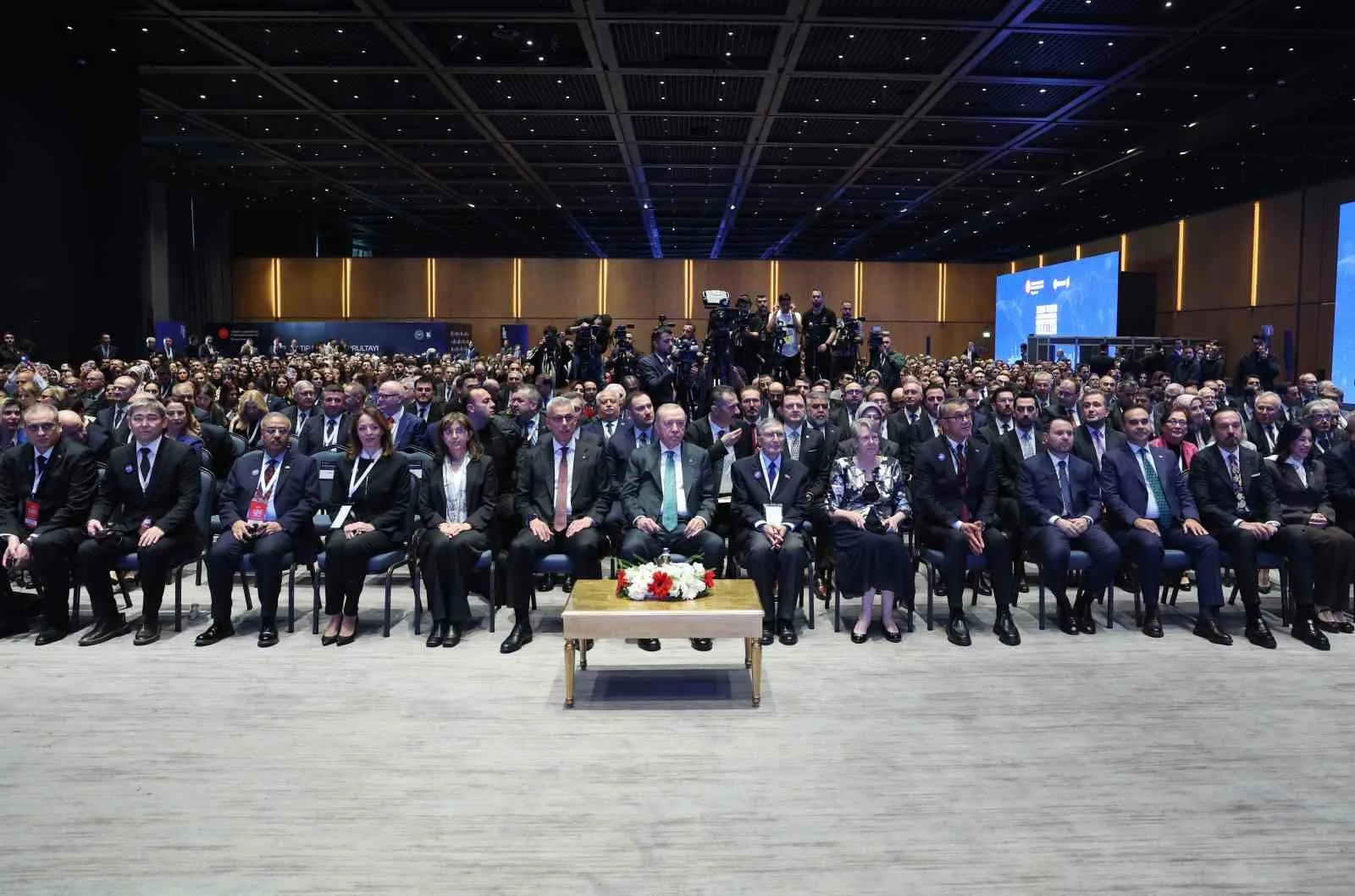 12. TÜRK TIP DÜNYASI KURULTAYI İLE TÜRKİYE SAĞLIK ENSTİTÜLERİ BAŞKANLIĞI (TÜSEB) AZİZ SANCAR BİLİM, HİZMET VE TEŞVİK ÖDÜLLERİ TÖRENİ, CUMHURBAŞKANI RECEP TAYYİP ERDOĞAN’IN KATILIMIYLA İSTANBUL’DA GERÇEKLEŞTİRİLDİ.