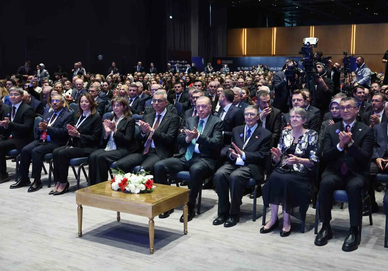 12. TÜRK TIP DÜNYASI KURULTAYI İLE TÜRKİYE SAĞLIK ENSTİTÜLERİ BAŞKANLIĞI (TÜSEB) AZİZ SANCAR BİLİM, HİZMET VE TEŞVİK ÖDÜLLERİ TÖRENİ, CUMHURBAŞKANI RECEP TAYYİP ERDOĞAN’IN KATILIMIYLA İSTANBUL’DA GERÇEKLEŞTİRİLDİ.