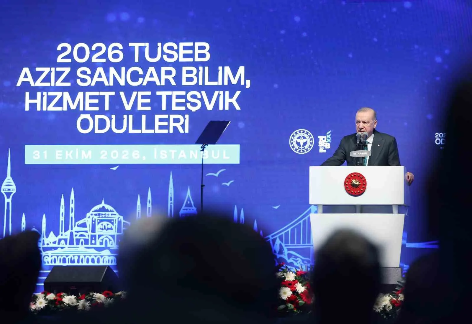 TIBBİ CİHAZ VE EKİPMANLARI ARTIK TÜRKİYE’DE ÜRETTİKLERİNİ BELİRTEN ERDOĞAN, "SAVUNMA SANAYİSİNDE NASIL DESTAN YAZDIYSAK SAĞLIK SEKTÖRÜNDE DE AYNI BAŞARIYI ELDE EDECEĞİZ" DEDİ.