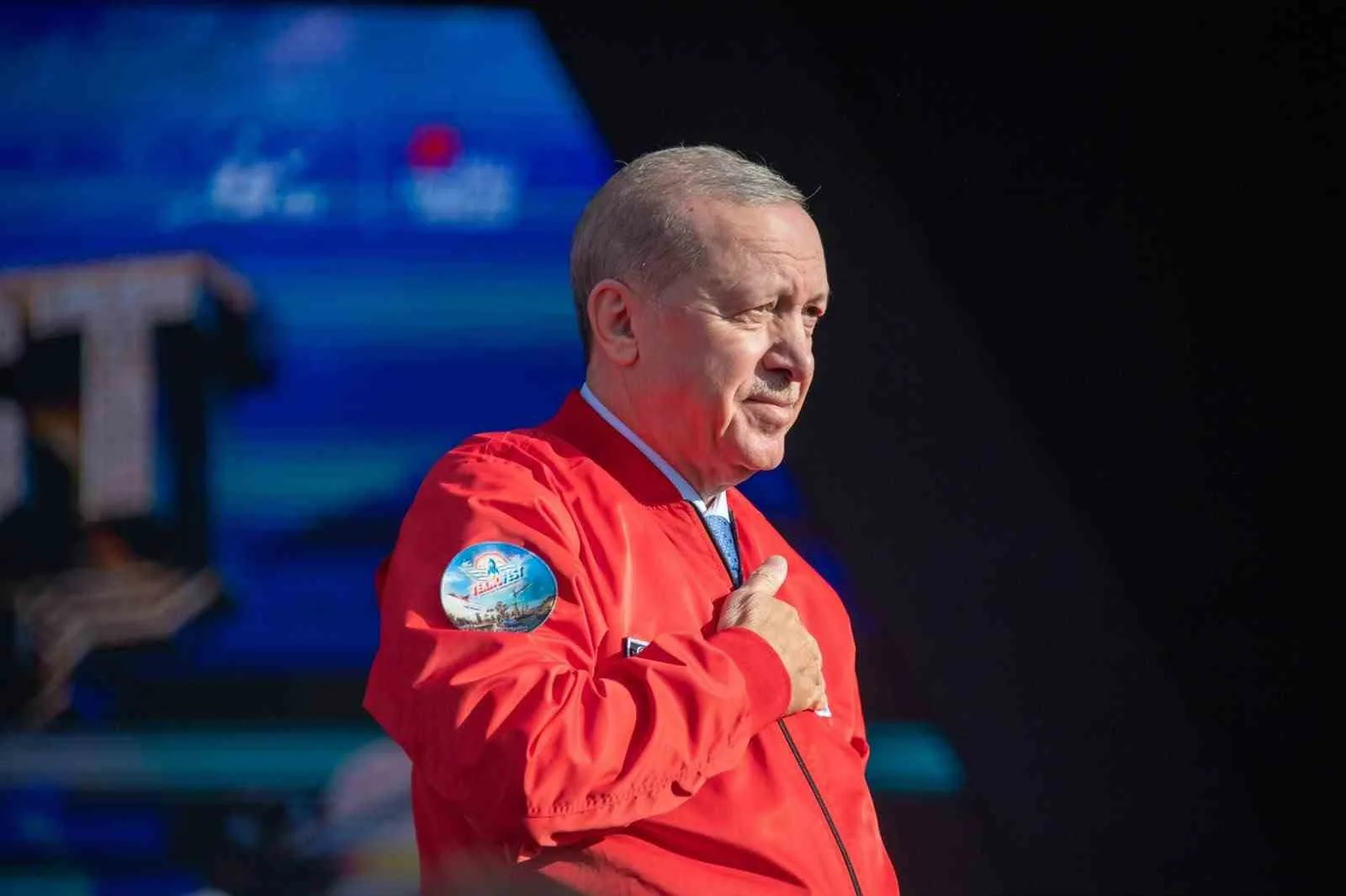 CUMHURBAŞKANI RECEP TAYYİP ERDOĞAN, "BİR DÖNEM SAVUNMA SANAYİNDE YÜZDE 80 DIŞA BAĞIMLI OLAN BİR ÜLKEYDİK. SAVUNMA İHRACATINDA DÜNYANIN EN BÜYÜK 11. ÜLKESİYİZ" DEDİ.