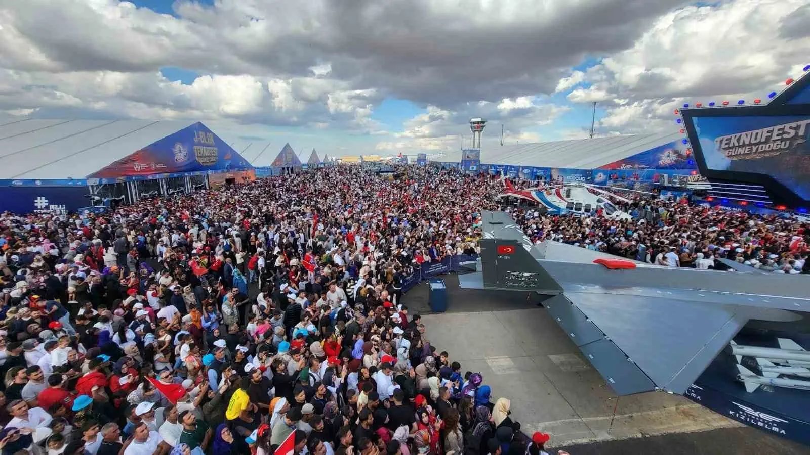 CUMHURBAŞKANI RECEP TAYYİP ERDOĞAN, MİLLİ TEKNOLOJİ HAMLESİ VİZYONUYLA ŞANLIURFA'DA DÜZENLENEN HAVACILIK, UZAY VE TEKNOLOJİ FESTİVALİ'NE (TEKNOFEST) KATILDI.