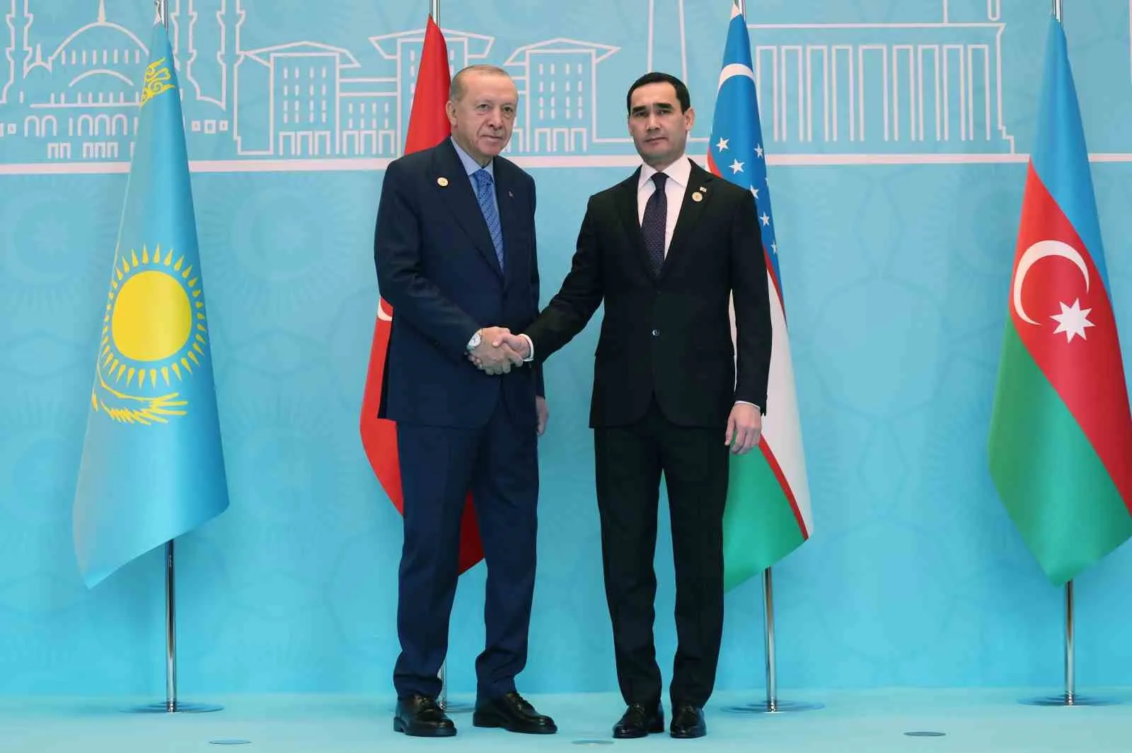 CUMHURBAŞKANI RECEP TAYYİP ERDOĞAN, TÜRK DEVLETLERİ TEŞKİLATI ZİRVESİ KAPSAMINDA ANKARA'YA GELEN LİDERLERİ CUMHURBAŞKANLIĞI KÜLLİYESİ'NDE KAPIDA KARŞILADI. TÜRKMENİSTAN DEVLET BAŞKANI SERDAR BERDİMUHAMEDOV
