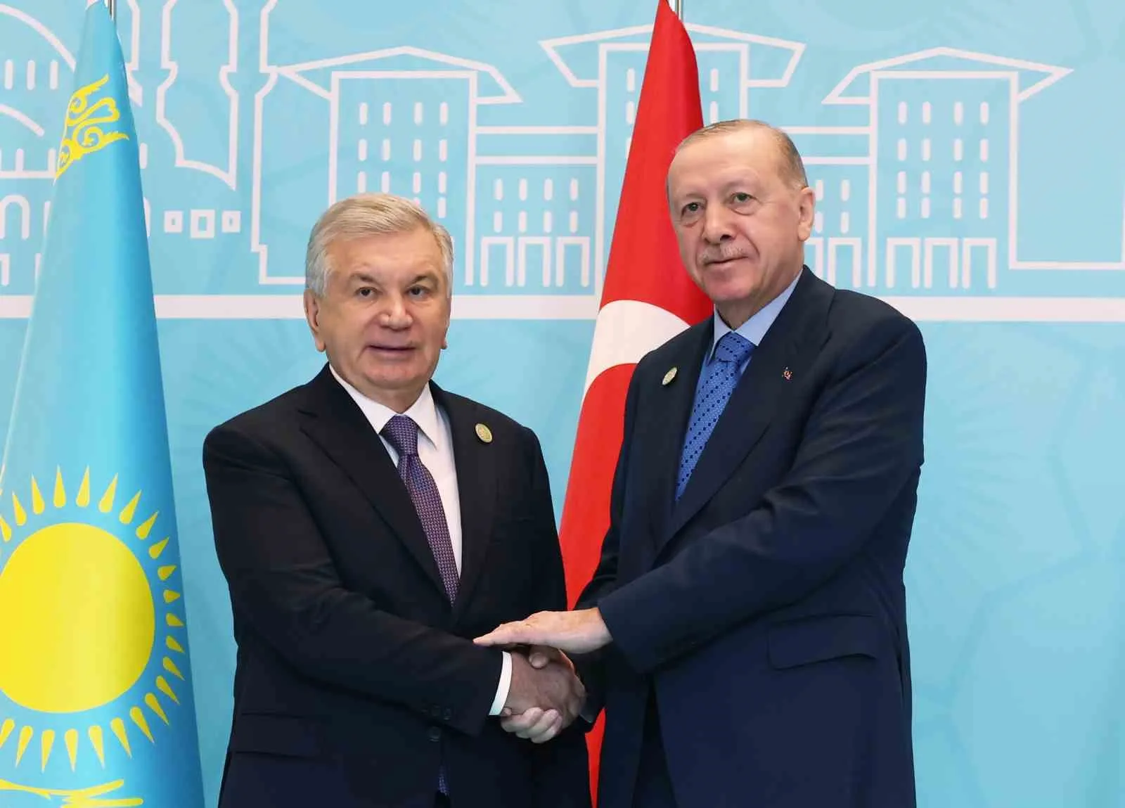 CUMHURBAŞKANI RECEP TAYYİP ERDOĞAN, TÜRK DEVLETLERİ TEŞKİLATI ZİRVESİ KAPSAMINDA ANKARA'YA GELEN LİDERLERİ CUMHURBAŞKANLIĞI KÜLLİYESİ'NDE KAPIDA KARŞILADI. ÖZBEKİSTAN CUMHURBAŞKANI ŞEVKET MİRZİYOYEV
