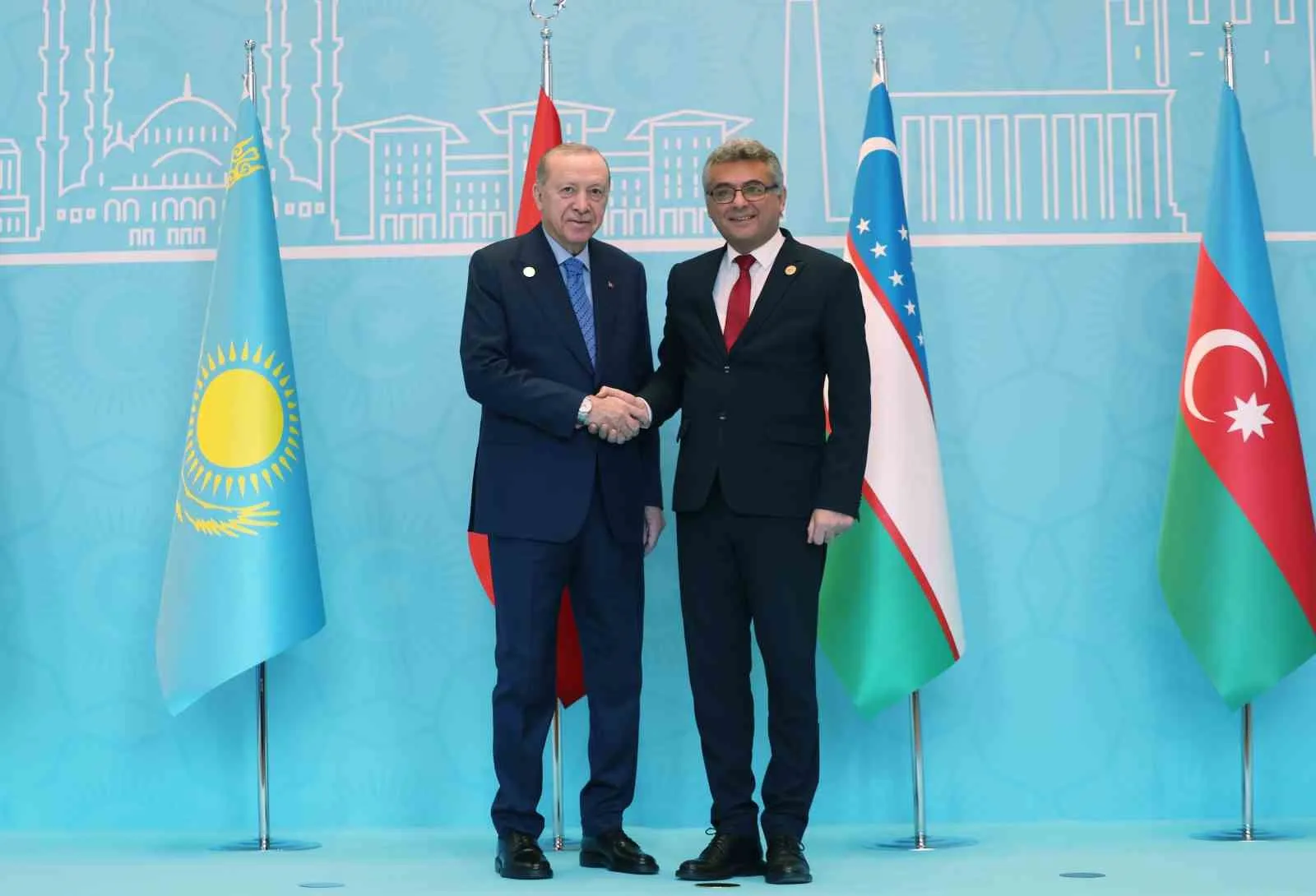 CUMHURBAŞKANI RECEP TAYYİP ERDOĞAN, TÜRK DEVLETLERİ TEŞKİLATI ZİRVESİ KAPSAMINDA ANKARA'YA GELEN LİDERLERİ CUMHURBAŞKANLIĞI KÜLLİYESİ'NDE KAPIDA KARŞILADI. KUZEY KIBRIS TÜRK CUMHURİYETİ CUMHURBAŞKANI TUFAN ERHÜRMAN