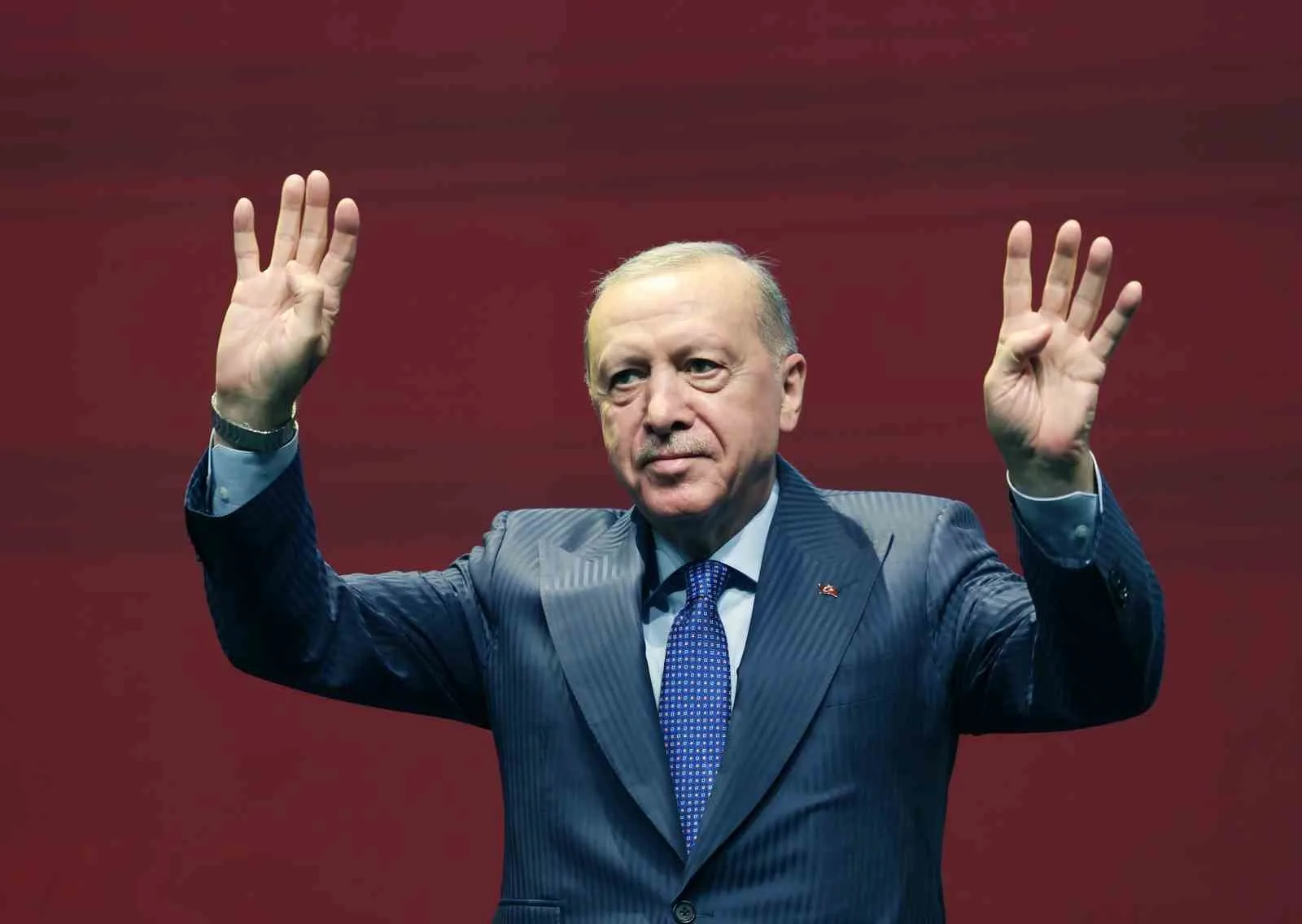 ERDOĞAN, "TEKNO-OLİGARKLARIN İNSANI, TABİATI, GÖKYÜZÜNÜ, HATTA VE HATTA UZAYI METALAŞTIRAN TAHAKKÜMCÜ ZİHNİYETİ KARŞISINDA EN BÜYÜK GÜVENCEMİZ TEKNOFEST GENÇLİĞİ OLACAKTIR" İFADELERİNİ KULLANDI.