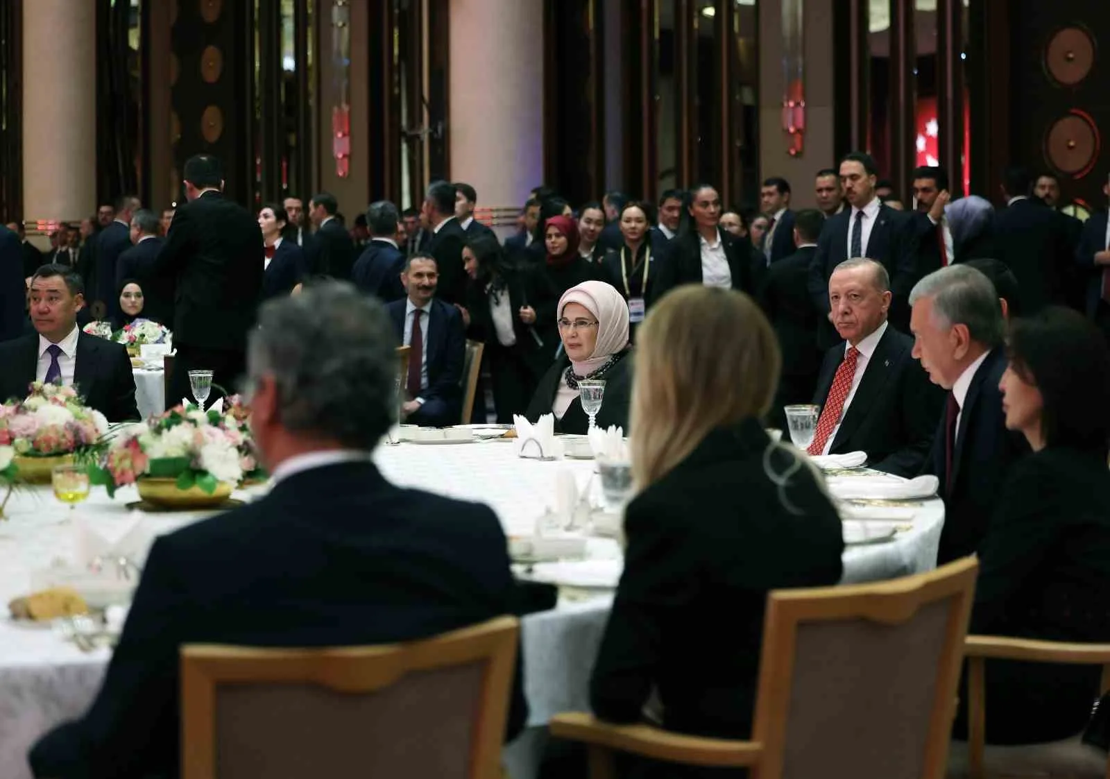 CUMHURBAŞKANI RECEP TAYYİP ERDOĞAN, CUMHURBAŞKANLIĞI KÜLLİYESİ BEŞTEPE MİLLET SERGİ SALONU'NDA, 29 EKİM CUMHURİYET BAYRAMI VE TÜRK DEVLETLERİ TEŞKİLATI (TDT) ZİRVESİ DOLAYISIYLA KONUK DEVLET BAŞKANLARININ KATILIMIYLA DÜZENLENEN RESMÎ AKŞAM YEMEĞİNDE KONUŞTU.