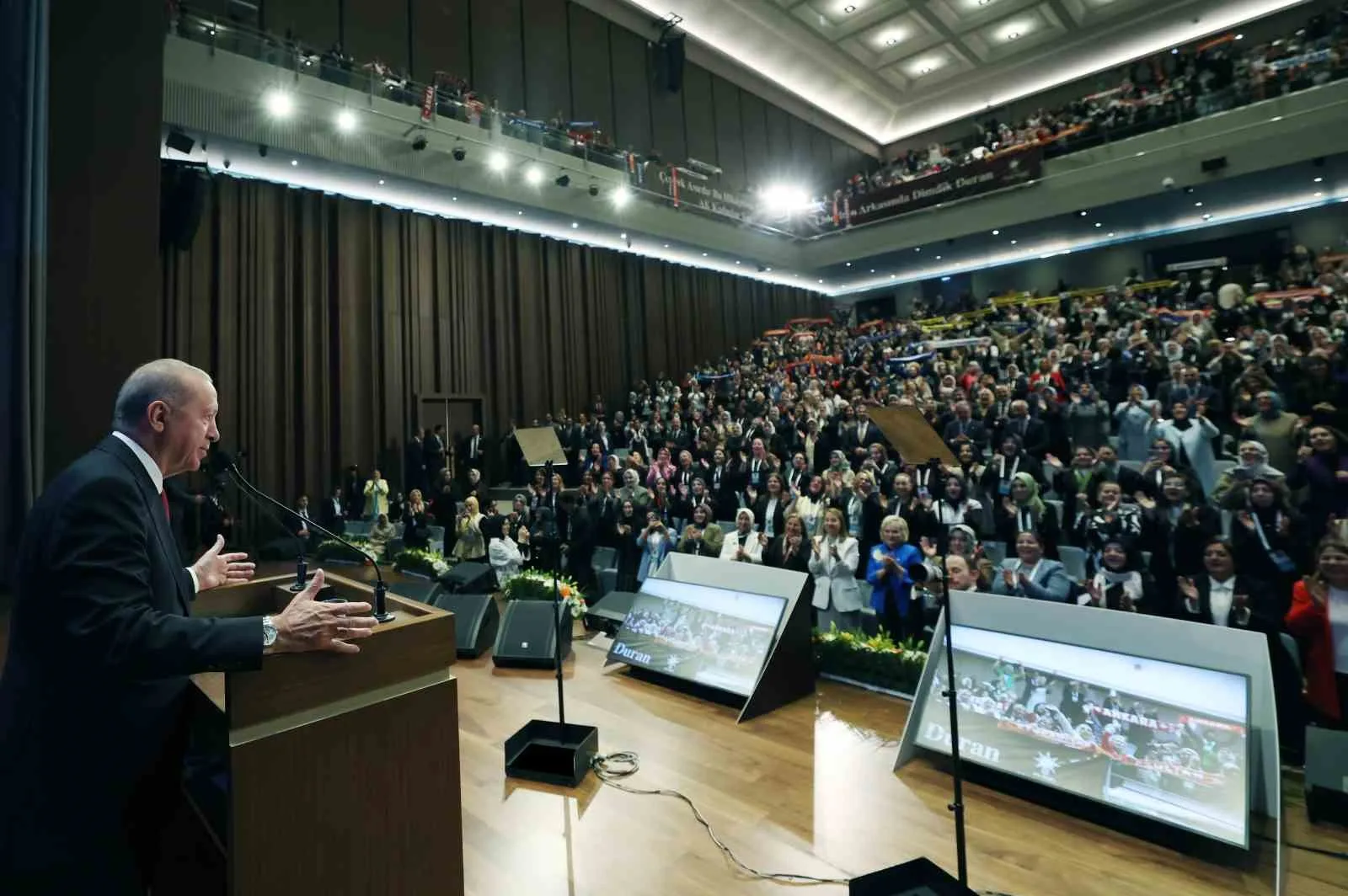 CUMHURBAŞKANI ERDOĞAN, AK PARTİ GENEL MERKEZ KADIN KOLLARI BAŞKANLIĞINCA AK PARTİ KONGRE MERKEZİ'NDE DÜZENLENEN İSTANBUL İL KADIN KOLLARI MAHALLE BAŞKANLARI İSTİŞARE VE DEĞERLENDİRME TOPLANTISI'NA KATILDI.