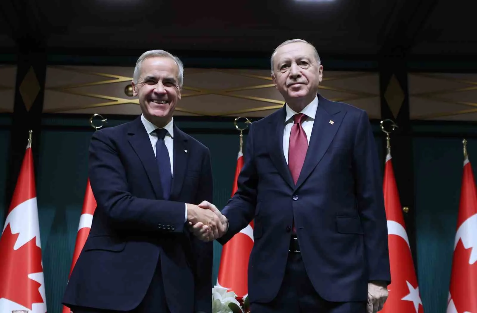 İMZA TÖRENİN ARDINDAN GERÇEKLEŞTİRİLEN TOPLANTIDA GÖRÜŞMELERE DAİR BİLGİ VEREN CUMHURBAŞKANI ERDOĞAN, "SERBEST TİCARET ANLAŞMASI MÜZAKERELERİNE YILSONUNDAN ÖNCE BAŞLANMASINI KARARLAŞTIRDIK" DEDİ.