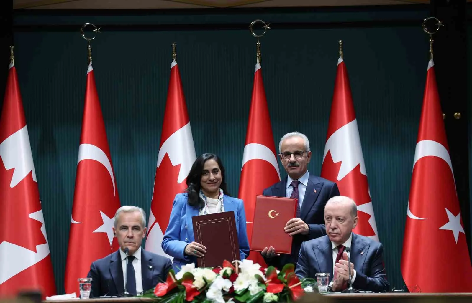 "HAVA ULAŞTIRMA ANTLAŞMASI"NA, ULAŞTIRMA VE ALTYAPI BAKANI ABDULKADİR URALOĞLU İLE KANADA DIŞİŞLERİ BAKANI ANİTA ANAND İMZA ATTI.