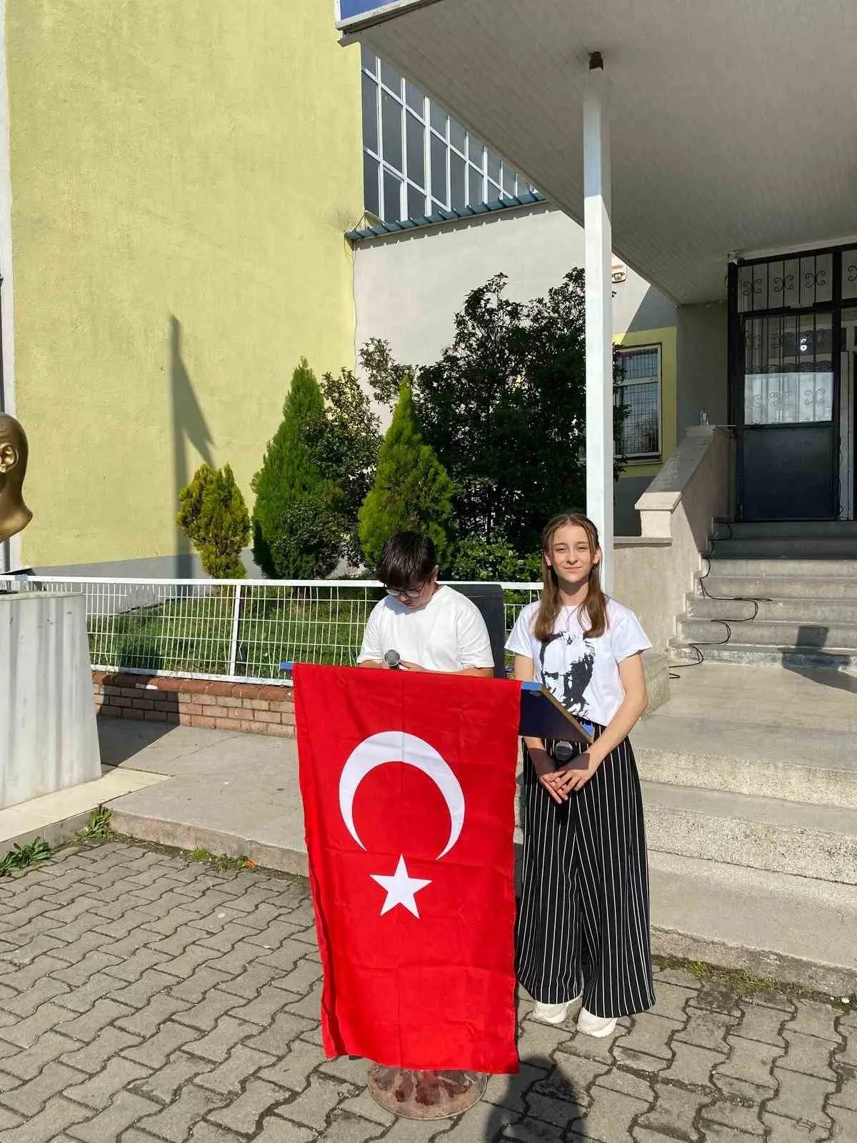 SÜLEYMAN DEMİREL ORTAOKULU’NDA CUMHURİYET’İN 103. YILI COŞKUYLA KUTLANDI