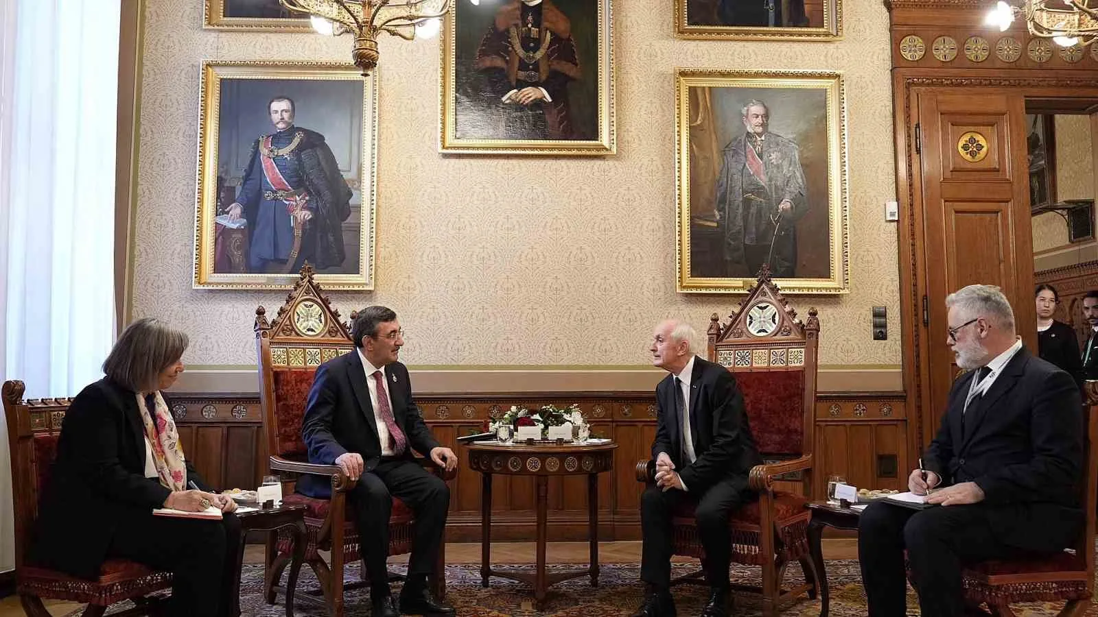 CEVDET YILMAZ, MACARİSTAN CUMHURBAŞKANI BAKA İLE BİR ARAYA GELDİ