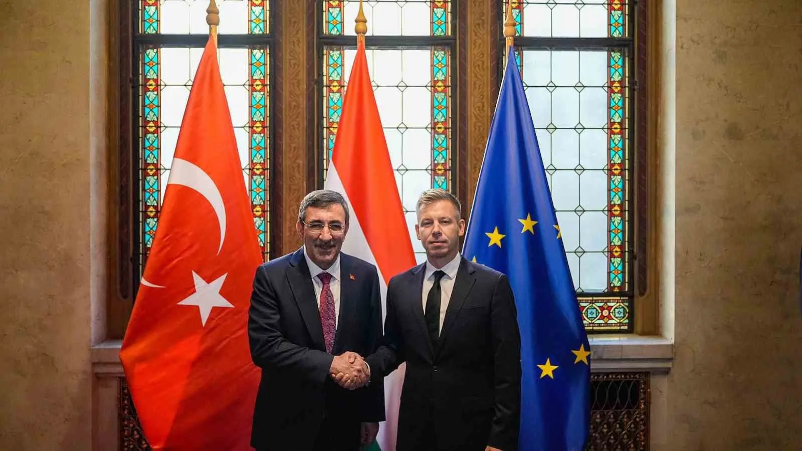 CEVDET YILMAZ ANMA TÖRENLERİ KAPSAMINDA BAŞKENT BUDAPEŞTE’DE MACARİSTAN BAŞBAKANI PETER MAGYAR İLE GÖRÜŞTÜ