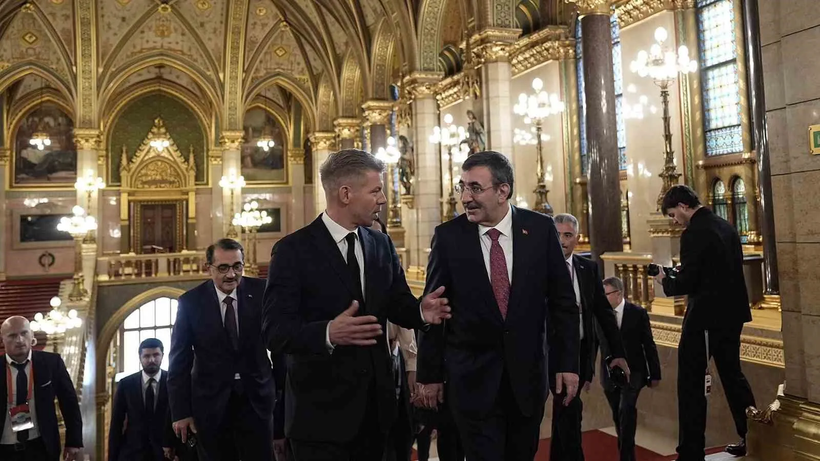 CEVDET YILMAZ ANMA TÖRENLERİ KAPSAMINDA BAŞKENT BUDAPEŞTE’DE MACARİSTAN BAŞBAKANI PETER MAGYAR İLE GÖRÜŞTÜ