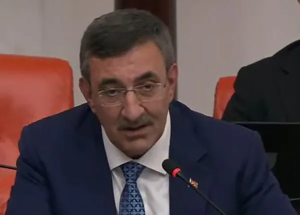CUMHURBAŞKANI YARDIMCISI CEVDET YILMAZ, "TEKRAR ALTINI ÇİZİYORUM; MİLLETİMİZİN KAYNAĞI BU SÜREÇLERDE KULLANILMAYACAK. ANCAK FONLARIN KENDİ KAYNAKLARI, GERİ ALINAN HAKSIZ KAZANÇ OLARAK ELDE EDİLİP FAHİŞ FİYAT, FAHİŞ GELİR OLARAK ELDE EDİLEN KAZANÇLARDAN GERİ ALINANLAR KULLANILACAK" DEDİ.