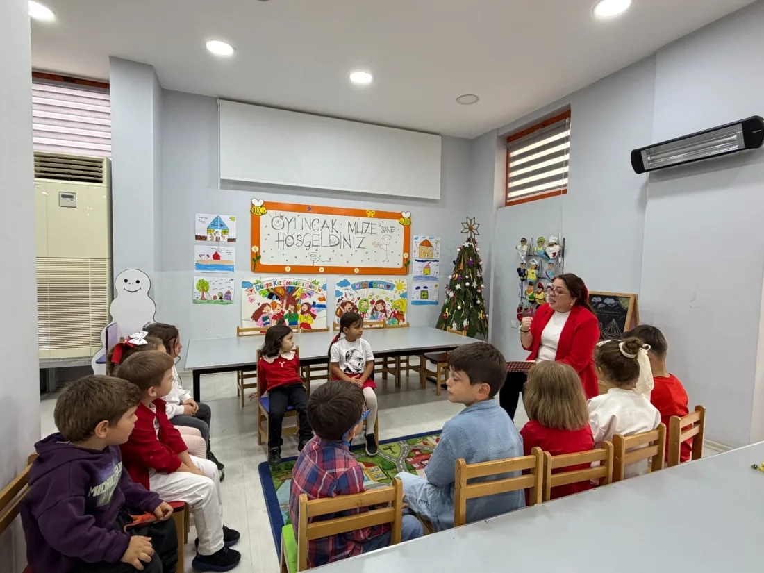 Cumhuriyet Coşkusu Oyuncak Müzesi’nde Çocuklarla Buluştu