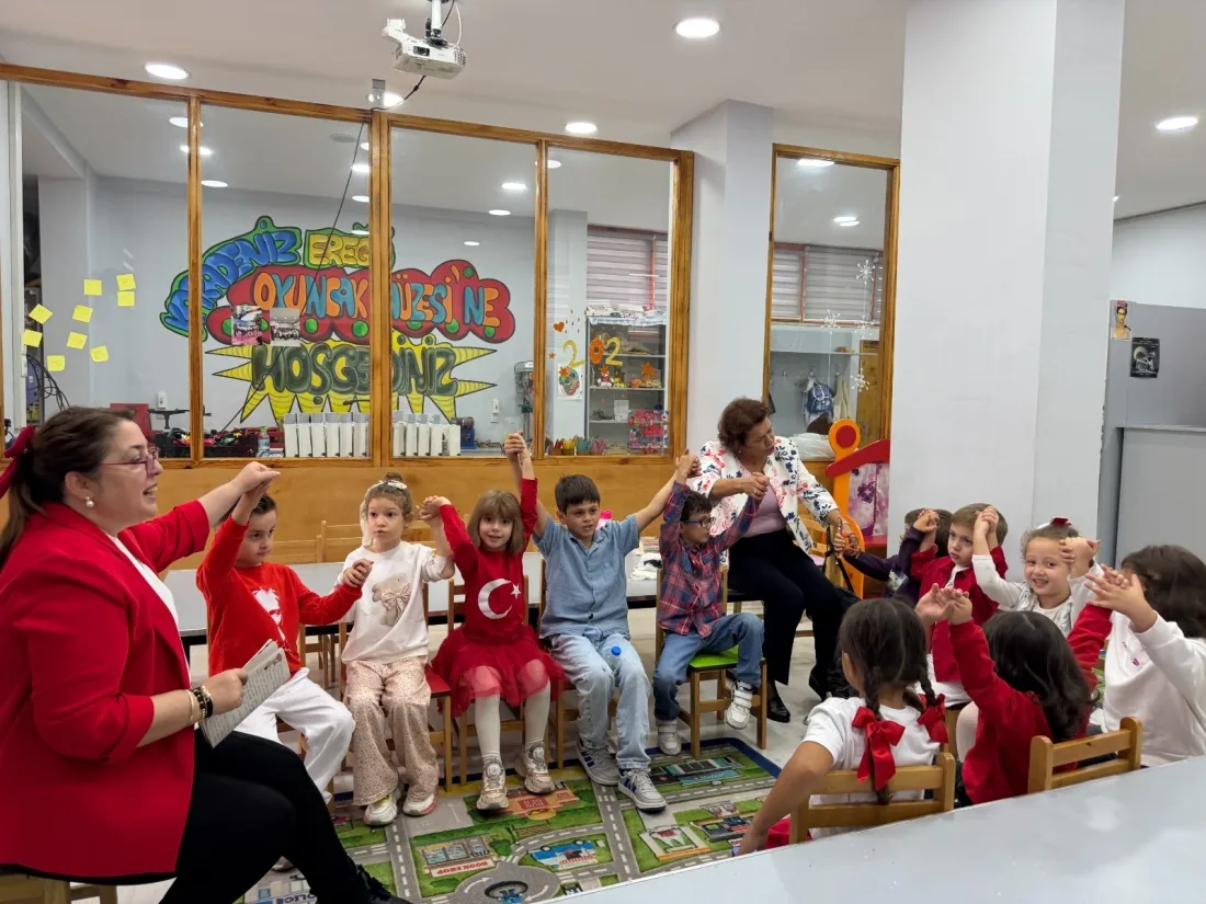 Cumhuriyet Coşkusu Oyuncak Müzesi’nde Çocuklarla Buluştu