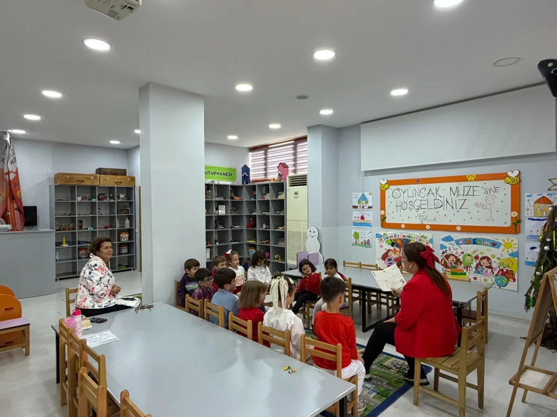 Cumhuriyet Coşkusu Oyuncak Müzesi’nde Çocuklarla Buluştu