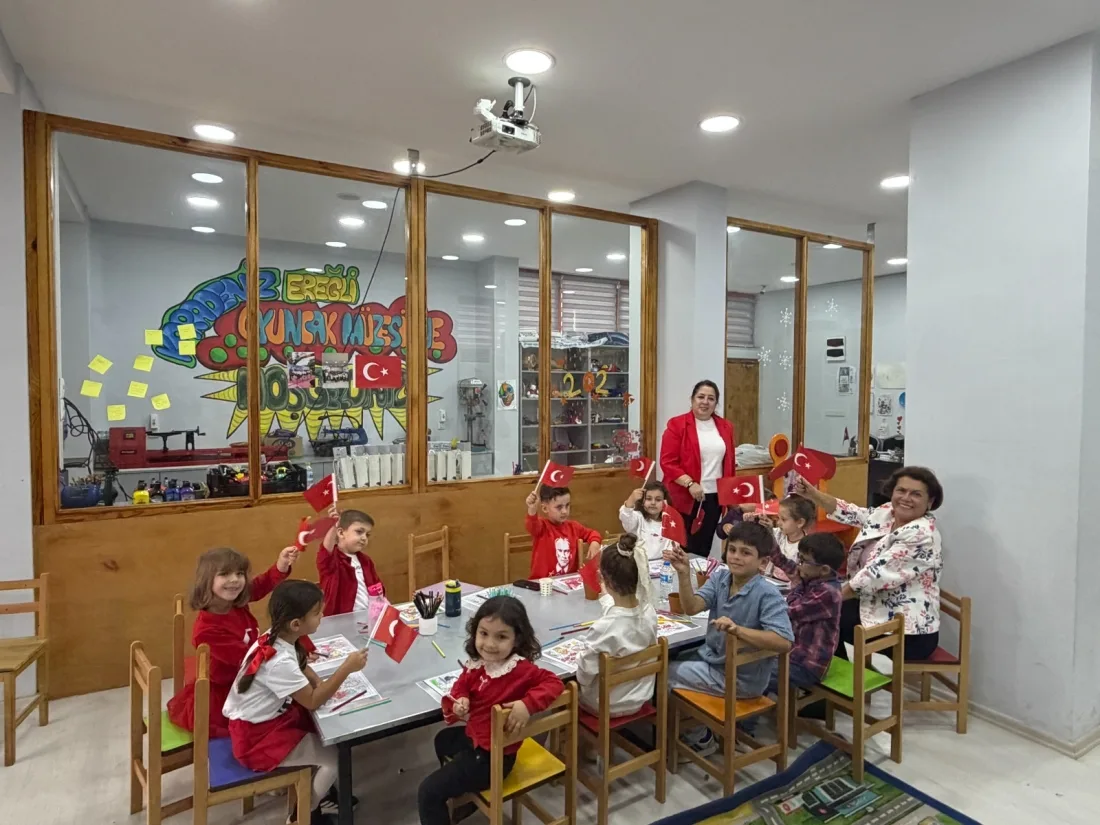 Cumhuriyet Coşkusu Oyuncak Müzesi’nde Çocuklarla Buluştu