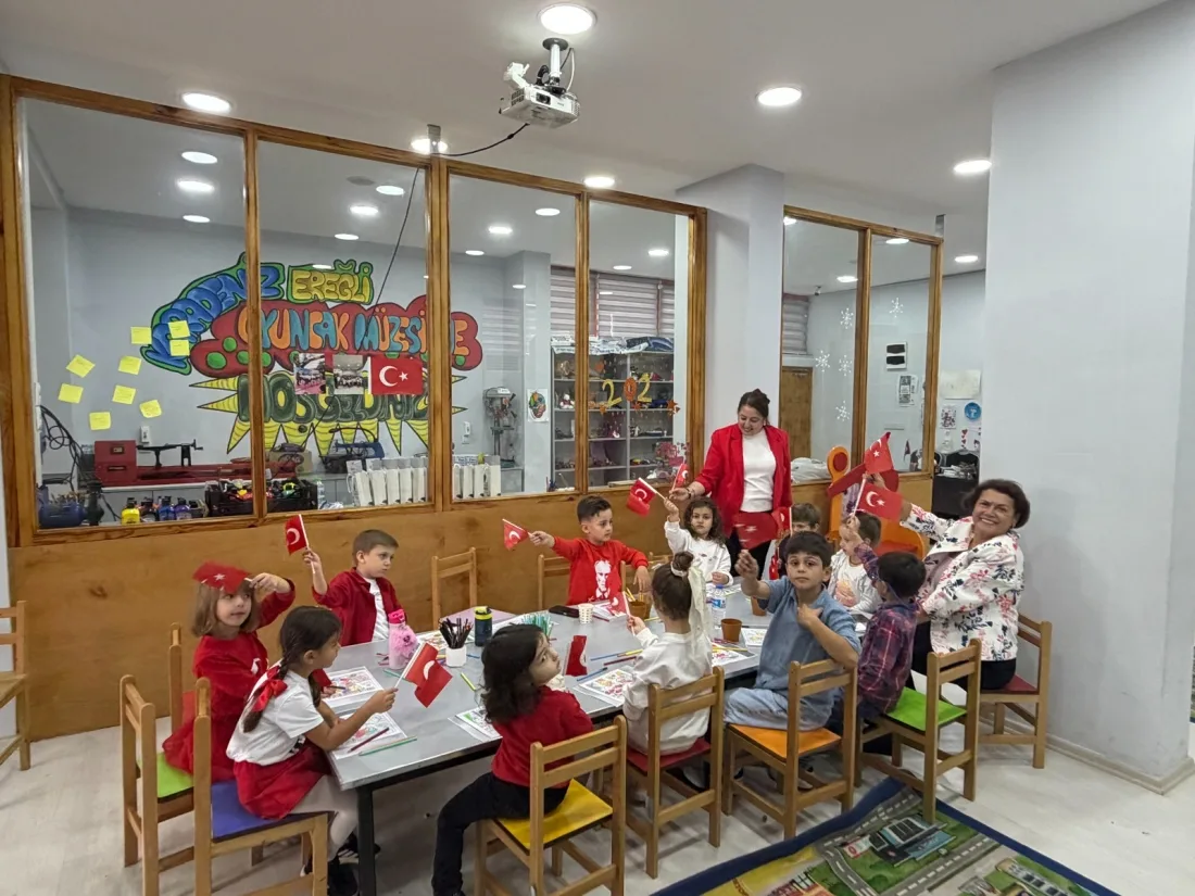Cumhuriyet Coşkusu Oyuncak Müzesi’nde Çocuklarla Buluştu