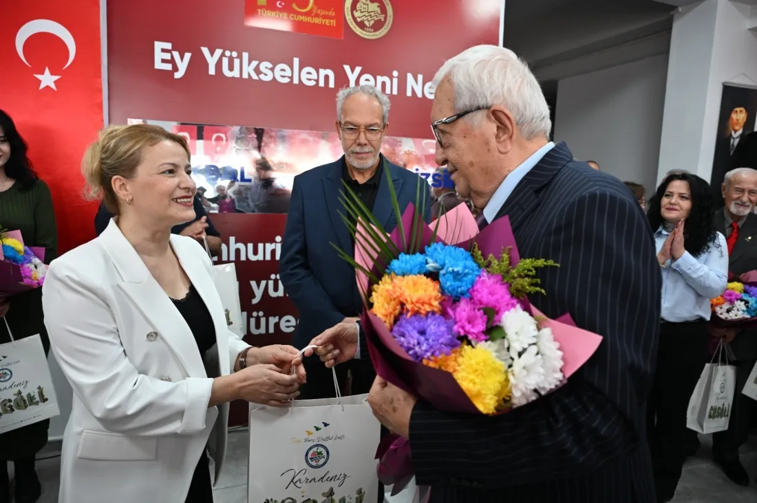 Cumhuriyet Konulu Sergiler Akm’de Açıldı