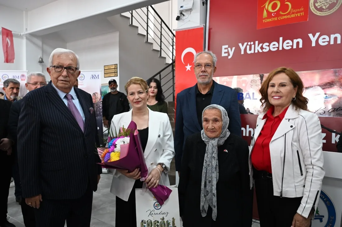 Cumhuriyet Konulu Sergiler Akm’de Açıldı