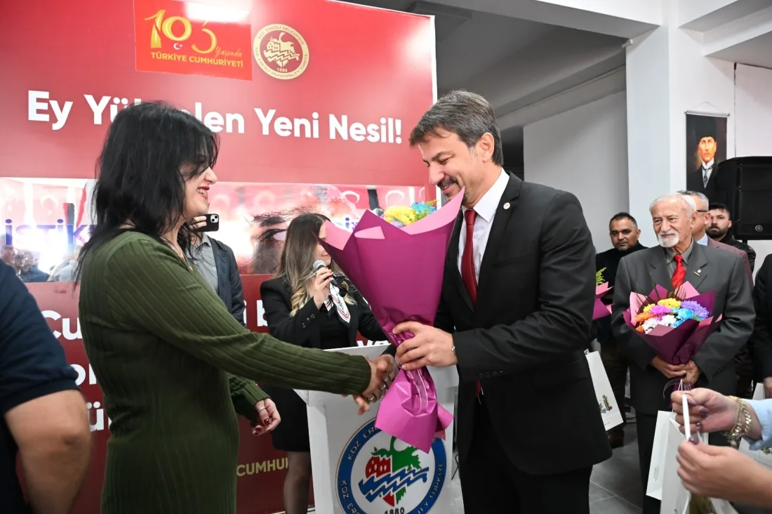 Cumhuriyet Konulu Sergiler Akm’de Açıldı