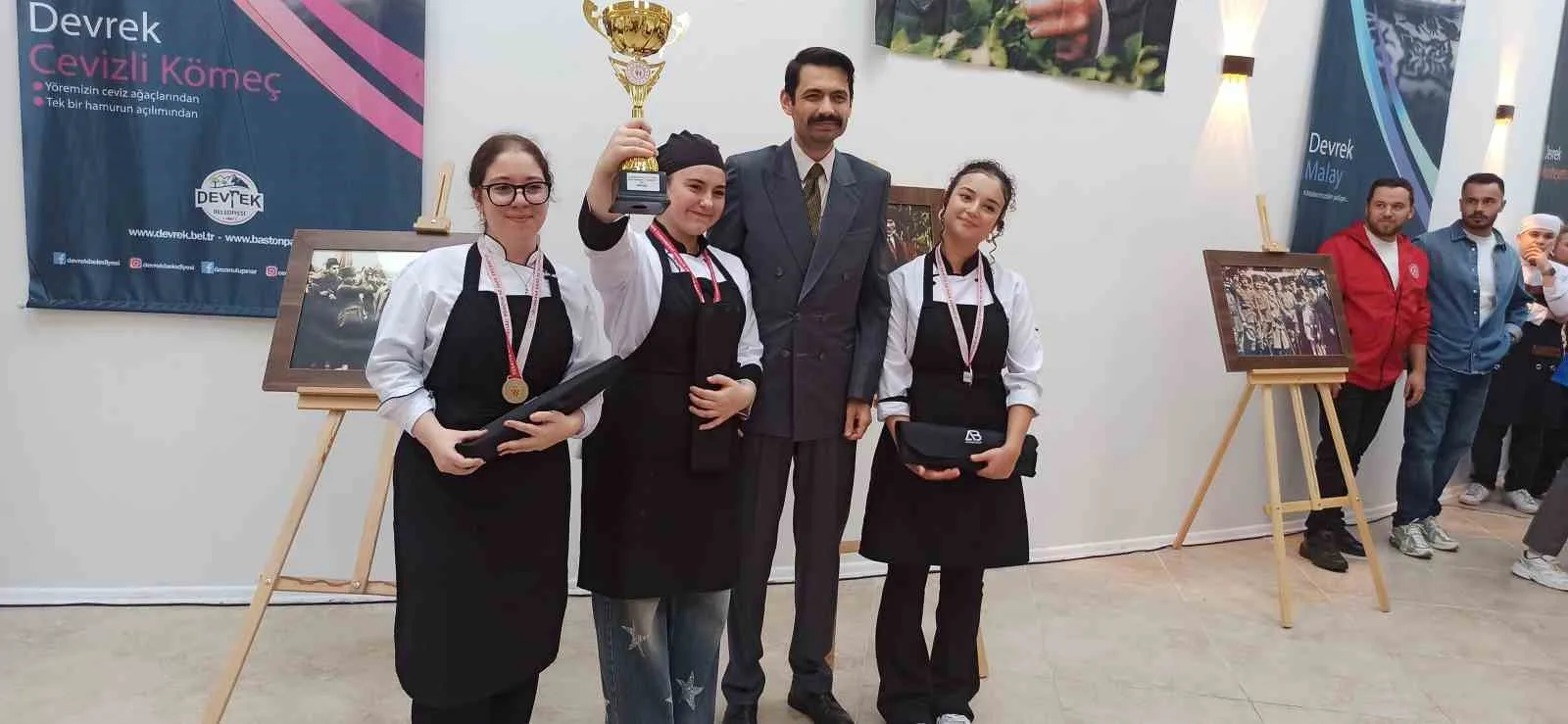 DERECEYE GİRENLERE ÖDÜLLERİ VERİLDİ