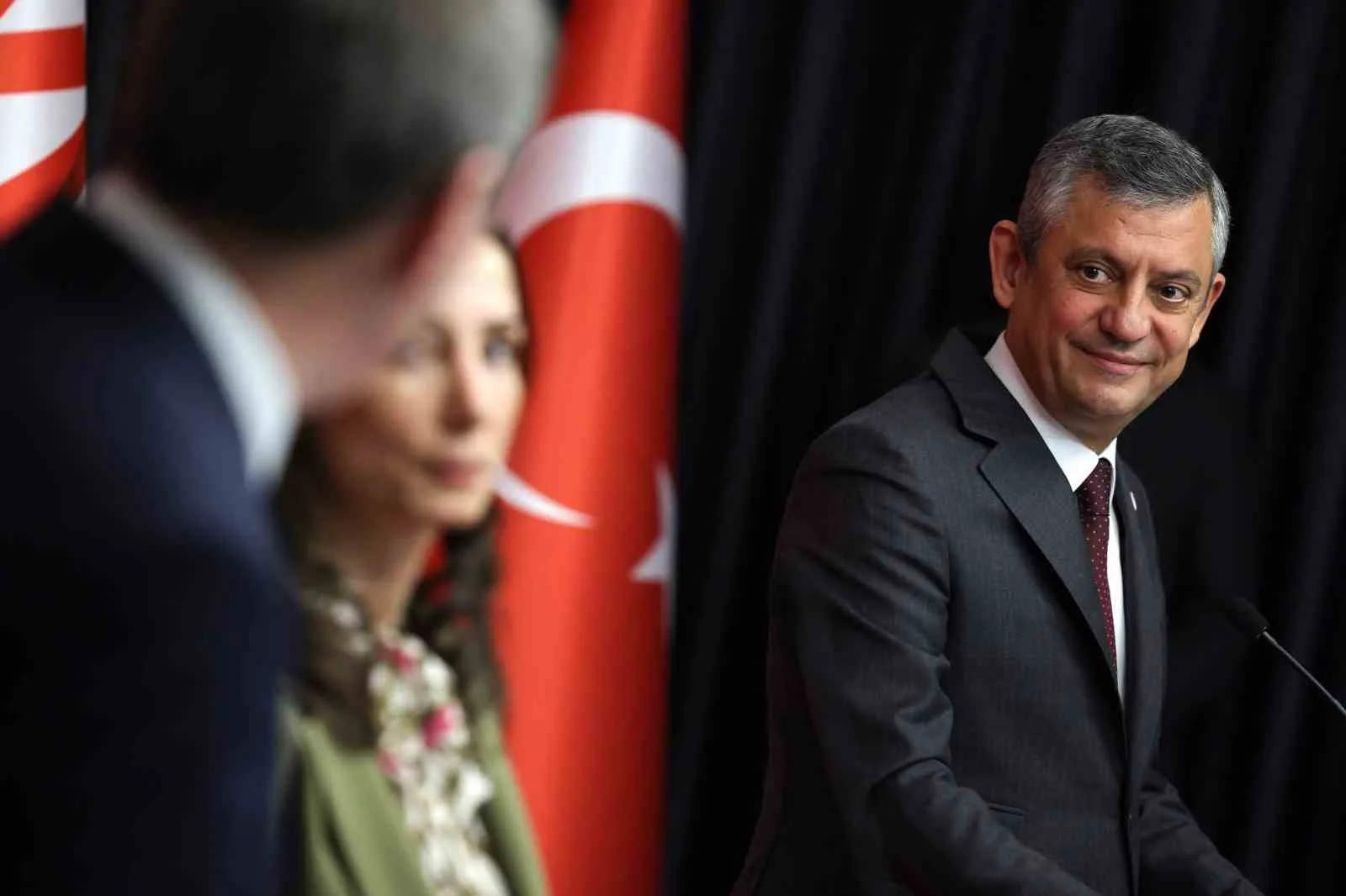 DEM PARTİ EŞ GENEL BAŞKANLARI TÜLAY HATİMOĞULLARI VE TUNCER BAKIRHAN, YENİ PARTİ GENEL BAŞKANI ÖZGÜR ÖZEL’İ YENİ PARTİ GENEL MERKEZİ’NDE ZİYARET ETTİ.