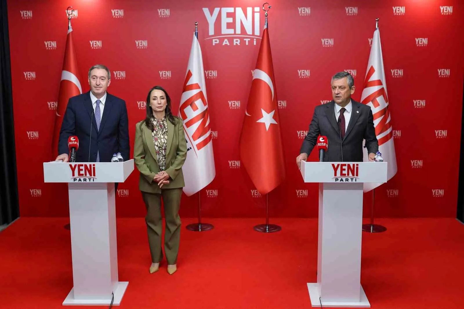 DEM PARTİ EŞ GENEL BAŞKANLARI TÜLAY HATİMOĞULLARI VE TUNCER BAKIRHAN, YENİ PARTİ GENEL BAŞKANI ÖZGÜR ÖZEL’İ YENİ PARTİ GENEL MERKEZİ’NDE ZİYARET ETTİ.