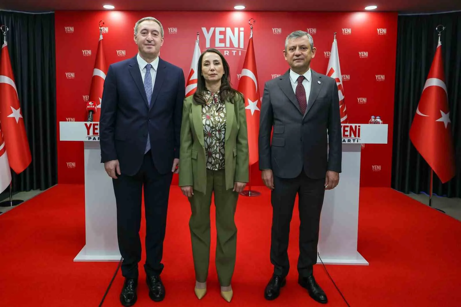 DEM PARTİ EŞ GENEL BAŞKANLARI TÜLAY HATİMOĞULLARI VE TUNCER BAKIRHAN, YENİ PARTİ GENEL BAŞKANI ÖZGÜR ÖZEL’İ YENİ PARTİ GENEL MERKEZİ’NDE ZİYARET ETTİ.