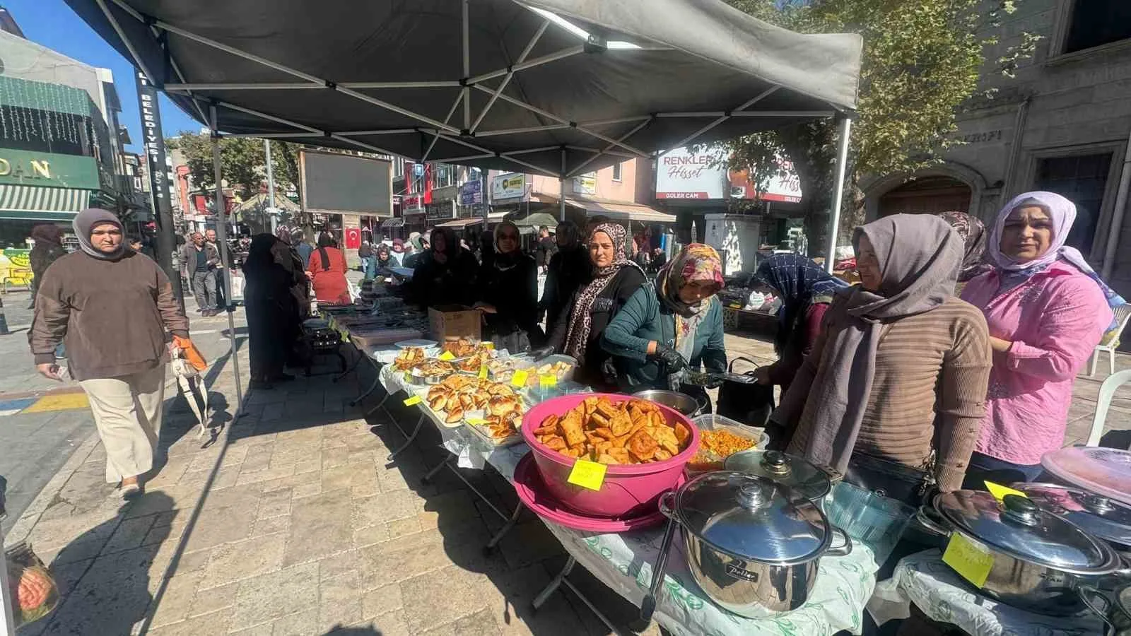 ZONGULDAK’IN ALAPLI İLÇESİNDE, 6 AY ÖNCE DUCHENNE MUSKÜLER DİSTROFİ (DMD) TEŞHİSİ KONULAN 4 YAŞINDAKİ YAVUZ ÇINAR YILMAZ’IN YURT DIŞINDAKİ TEDAVİSİNE DESTEK OLMAK AMACIYLA DAYANIŞMA ETKİNLİĞİ DÜZENLENDİ. YAKLAŞIK 3 MİLYON DOLARLIK TEDAVİ MASRAFININ KARŞILANMASI İÇİN VALİLİK ONAYLI YARDIM KAMPANYASI SÜRDÜRÜLÜYOR.