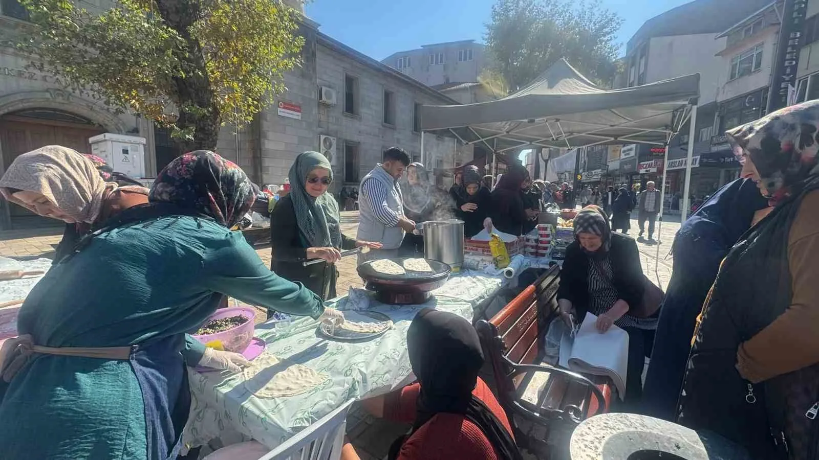 ZONGULDAK’IN ALAPLI İLÇESİNDE, 6 AY ÖNCE DUCHENNE MUSKÜLER DİSTROFİ (DMD) TEŞHİSİ KONULAN 4 YAŞINDAKİ YAVUZ ÇINAR YILMAZ’IN YURT DIŞINDAKİ TEDAVİSİNE DESTEK OLMAK AMACIYLA DAYANIŞMA ETKİNLİĞİ DÜZENLENDİ. YAKLAŞIK 3 MİLYON DOLARLIK TEDAVİ MASRAFININ KARŞILANMASI İÇİN VALİLİK ONAYLI YARDIM KAMPANYASI SÜRDÜRÜLÜYOR.