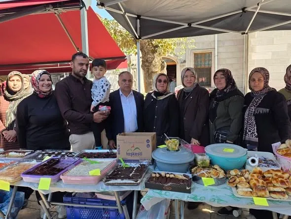 ZONGULDAK’IN ALAPLI İLÇESİNDE, 6 AY ÖNCE DUCHENNE MUSKÜLER DİSTROFİ (DMD) TEŞHİSİ KONULAN 4 YAŞINDAKİ YAVUZ ÇINAR YILMAZ’IN YURT DIŞINDAKİ TEDAVİSİNE DESTEK OLMAK AMACIYLA DAYANIŞMA ETKİNLİĞİ DÜZENLENDİ. YAKLAŞIK 3 MİLYON DOLARLIK TEDAVİ MASRAFININ KARŞILANMASI İÇİN VALİLİK ONAYLI YARDIM KAMPANYASI SÜRDÜRÜLÜYOR.