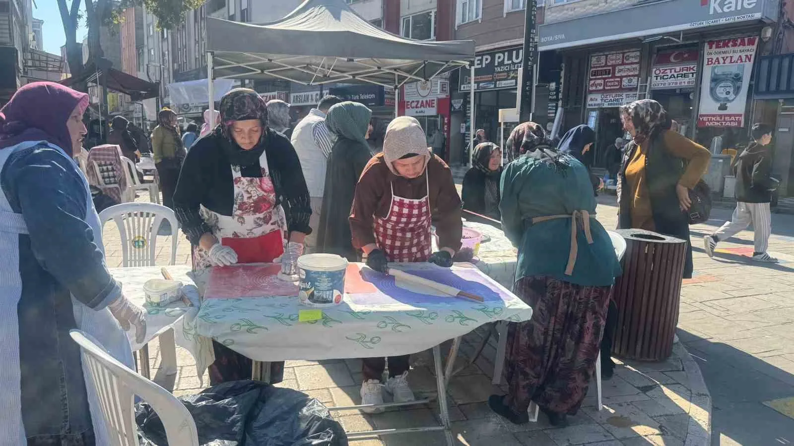 ZONGULDAK’IN ALAPLI İLÇESİNDE, 6 AY ÖNCE DUCHENNE MUSKÜLER DİSTROFİ (DMD) TEŞHİSİ KONULAN 4 YAŞINDAKİ YAVUZ ÇINAR YILMAZ’IN YURT DIŞINDAKİ TEDAVİSİNE DESTEK OLMAK AMACIYLA DAYANIŞMA ETKİNLİĞİ DÜZENLENDİ. YAKLAŞIK 3 MİLYON DOLARLIK TEDAVİ MASRAFININ KARŞILANMASI İÇİN VALİLİK ONAYLI YARDIM KAMPANYASI SÜRDÜRÜLÜYOR.