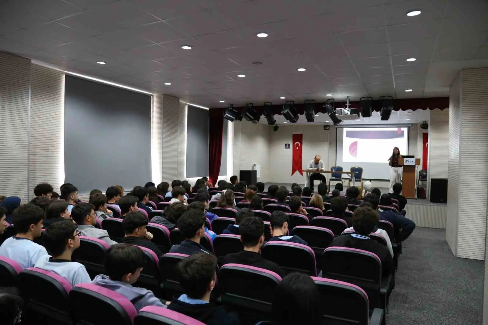 AVRASYA ÜNİVERSİTESİ BİLİM İLETİŞİMİ OFİSİ, BİLİM KAFE ETKİNLİKLERİ KAPSAMINDA DÜZENLENEN "FİLİSTİN’DE YAŞAMANIN VE ÖĞRENMENİN TARİHİ" BAŞLIKLI PROGRAM, AKÇAABAT SÖĞÜTLÜ ESENTEPE ANADOLU LİSESİ’NDE GERÇEKLEŞTİRİLDİ.