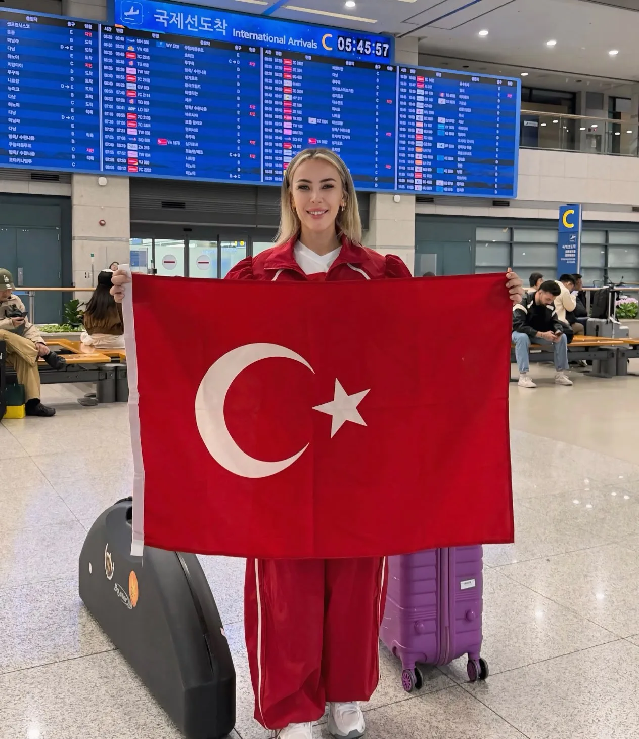 NAGEHAN TUTUŞ, KARADENİZ EREĞLİ İLÇESİNDEN GÜNEY KORE'YE DOĞRU YOLA ÇIKTI.