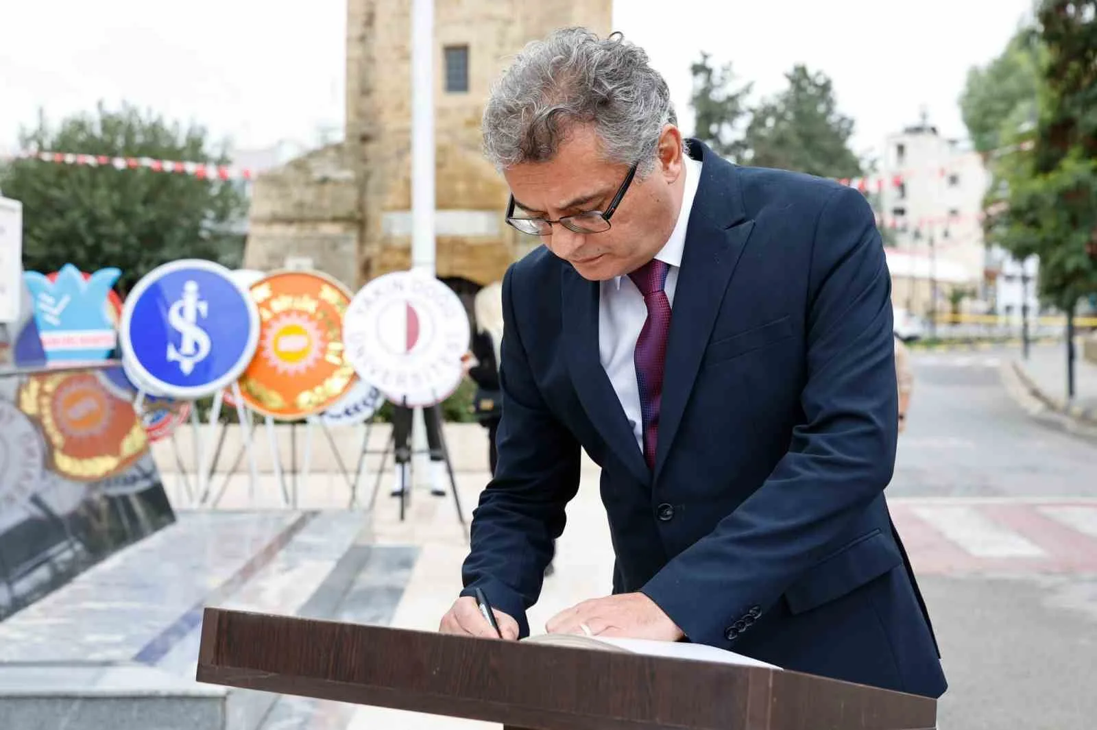 TÖREN, CUMHURBAŞKANI TUFAN ERHÜRMAN’IN ANIT ÖZEL DEFTERİ’Nİ İMZALAMASIYLA SONA ERDİ.