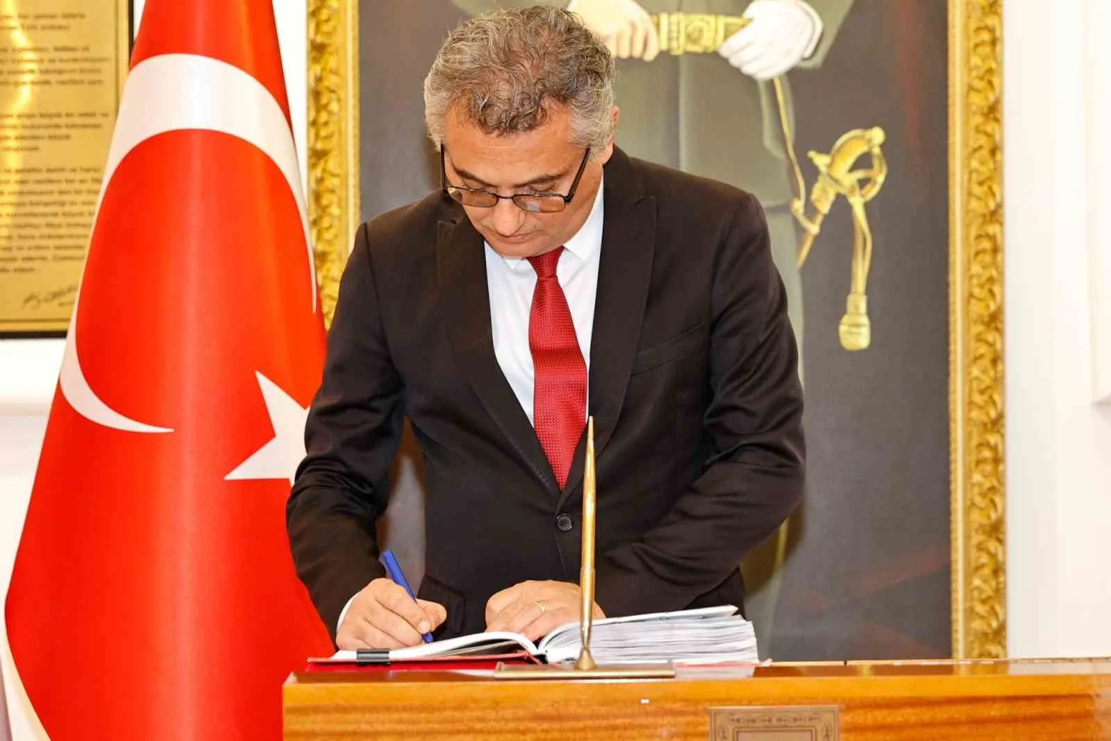 KKTC CUMHURBAŞKANI TUFAN ERHÜRMAN, KIBRIS TÜRK BARIŞ KUVVETLERİ KOMUTANI KORGENERAL ERTAN İNALTEKİN’İ ZİYARET ETTİ