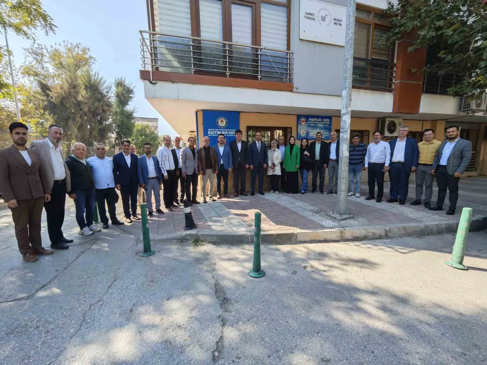 AK PARTİ GENEL MERKEZ TEŞKİLAT BAŞKANLIĞI TEŞKİLAT KOORDİNATÖRÜ SELİM GÜLTEKİN, MEMUR-SEN MANİSA İL TEMSİLCİLİĞİNİ ZİYARET EDEREK KAMU ÇALIŞANLARININ MALİ VE ÖZLÜK HAKLARIYLA İLGİLİ BEKLENTİLERİNİ DİNLEDİ.